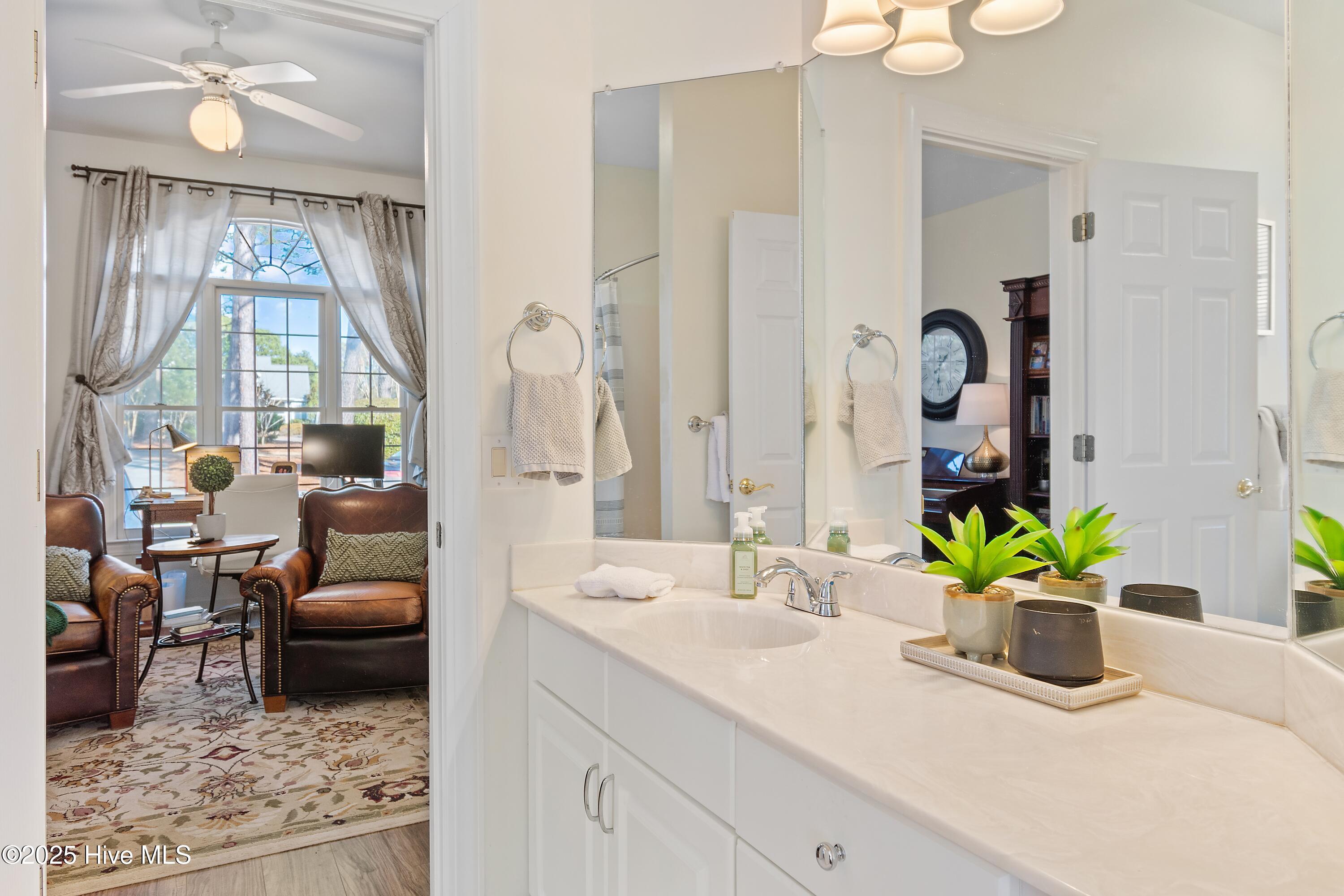 100550149 | Photo 32