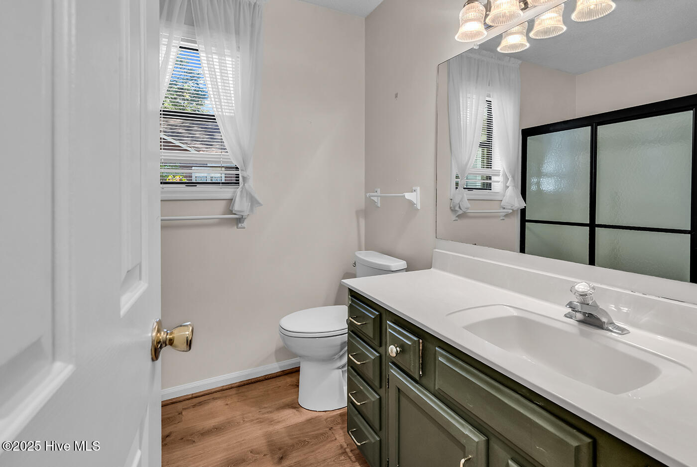 100536958 | Photo 26