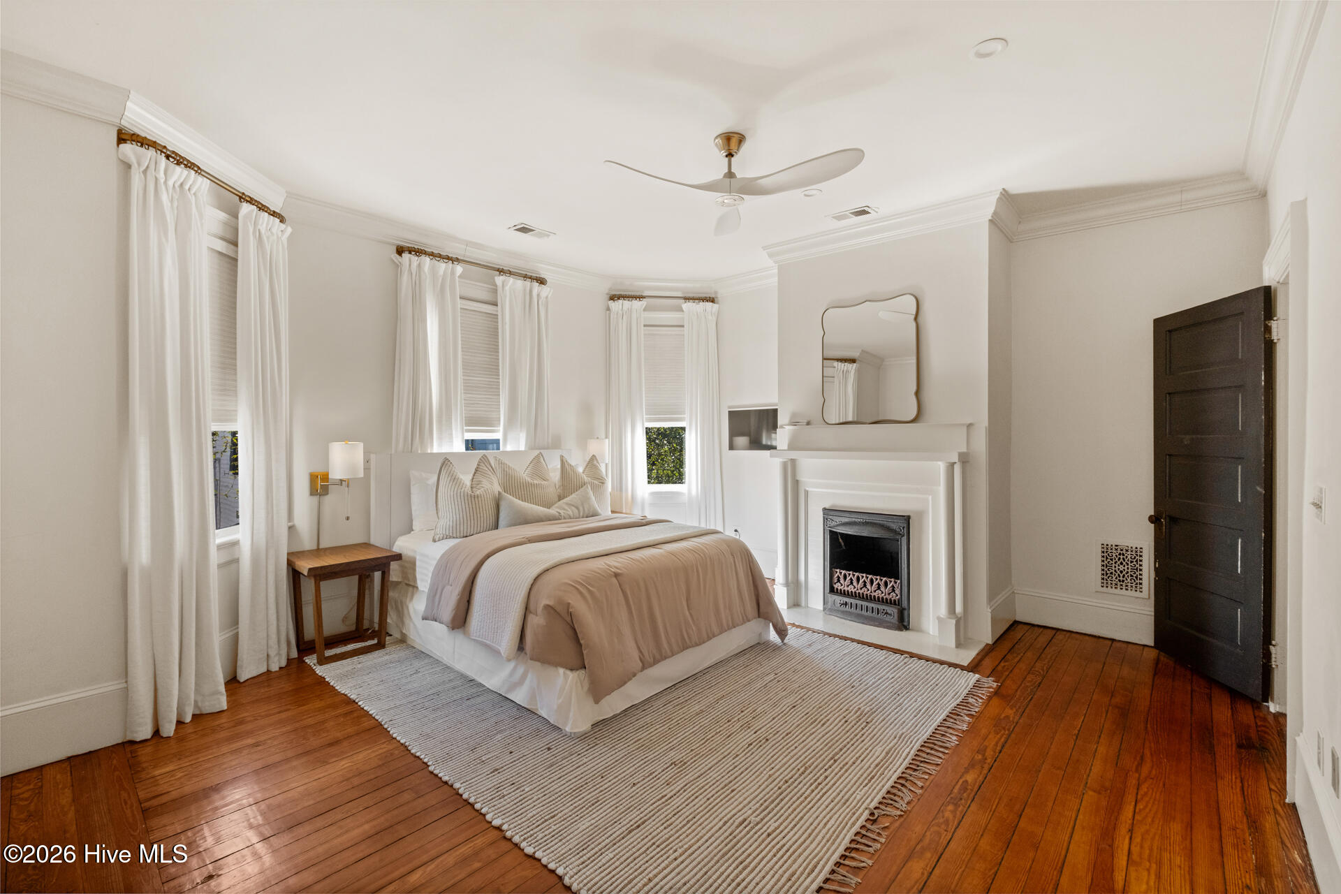 100556093 | Photo 26