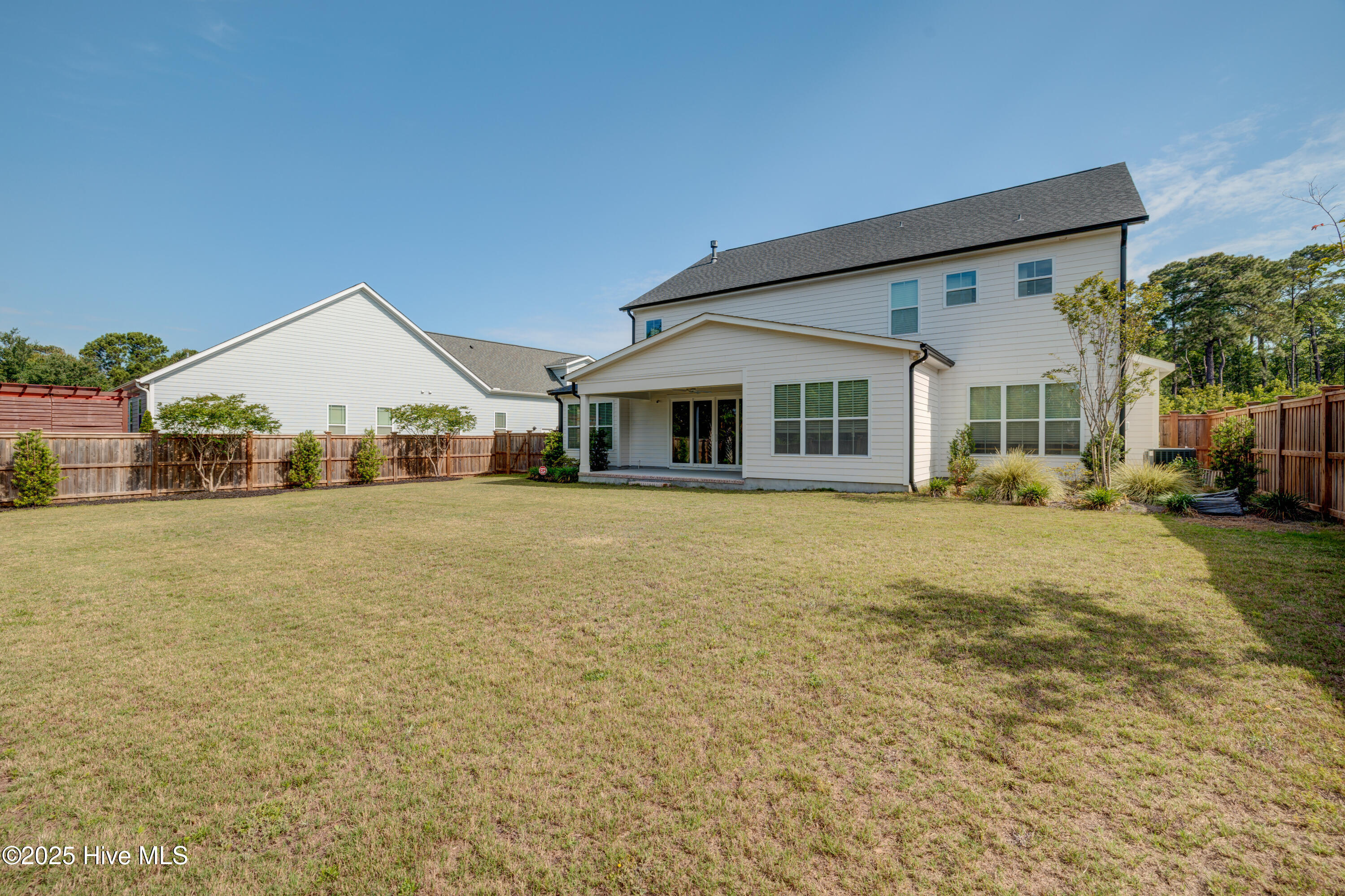 100553417 | Photo 64