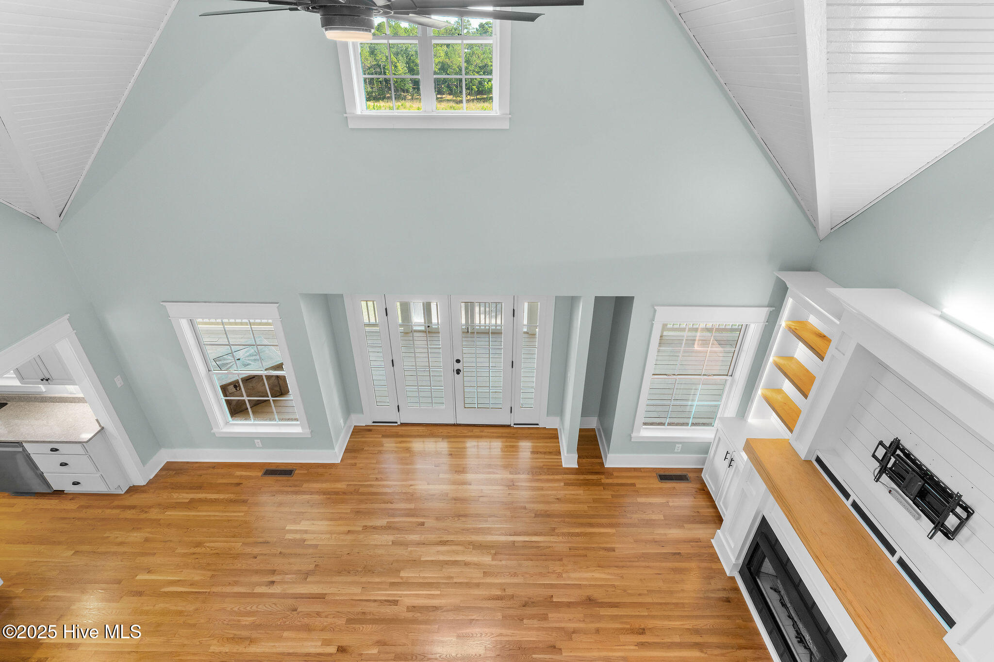 100526729 | Photo 59