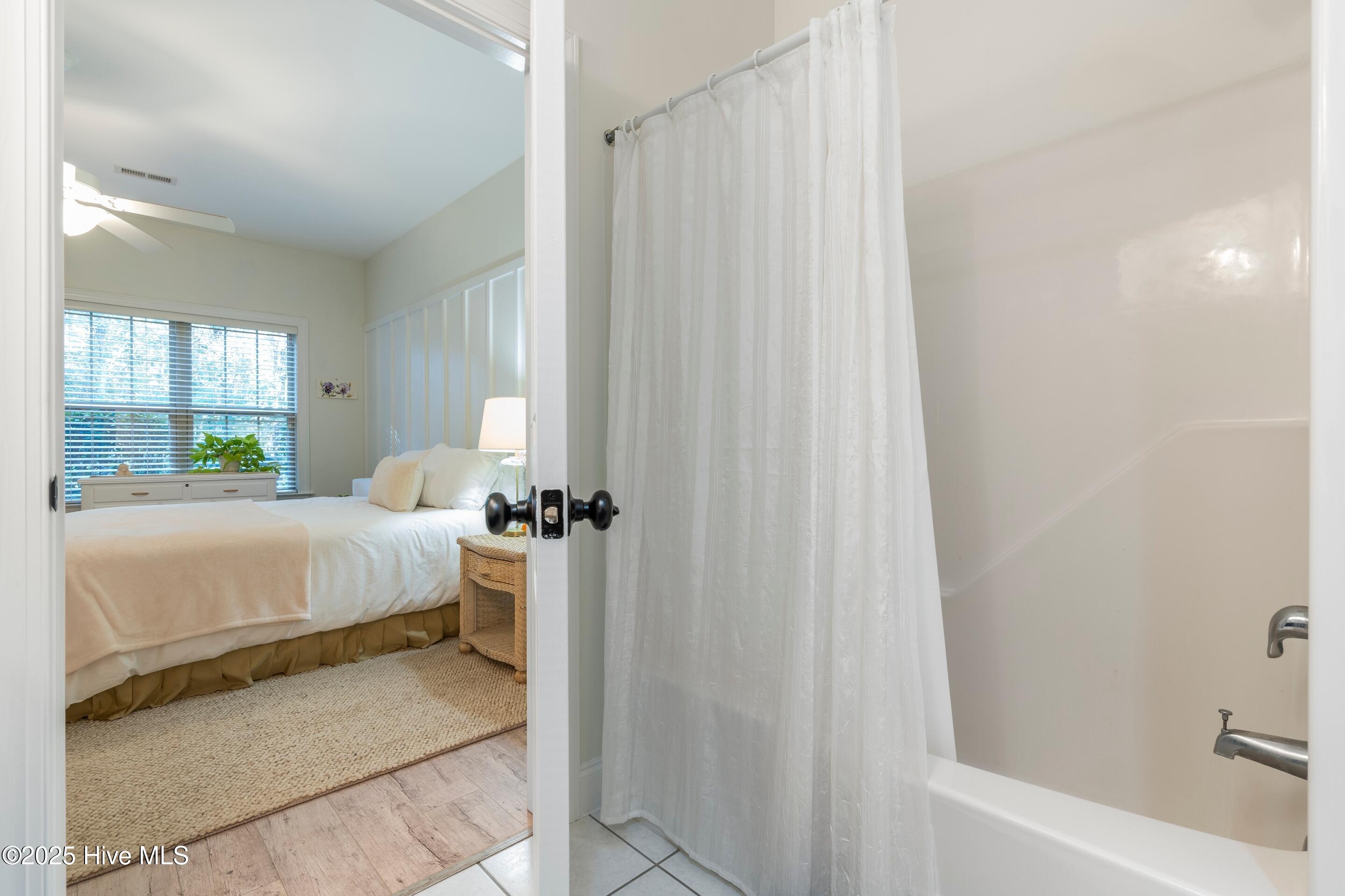 100540671 | Photo 23