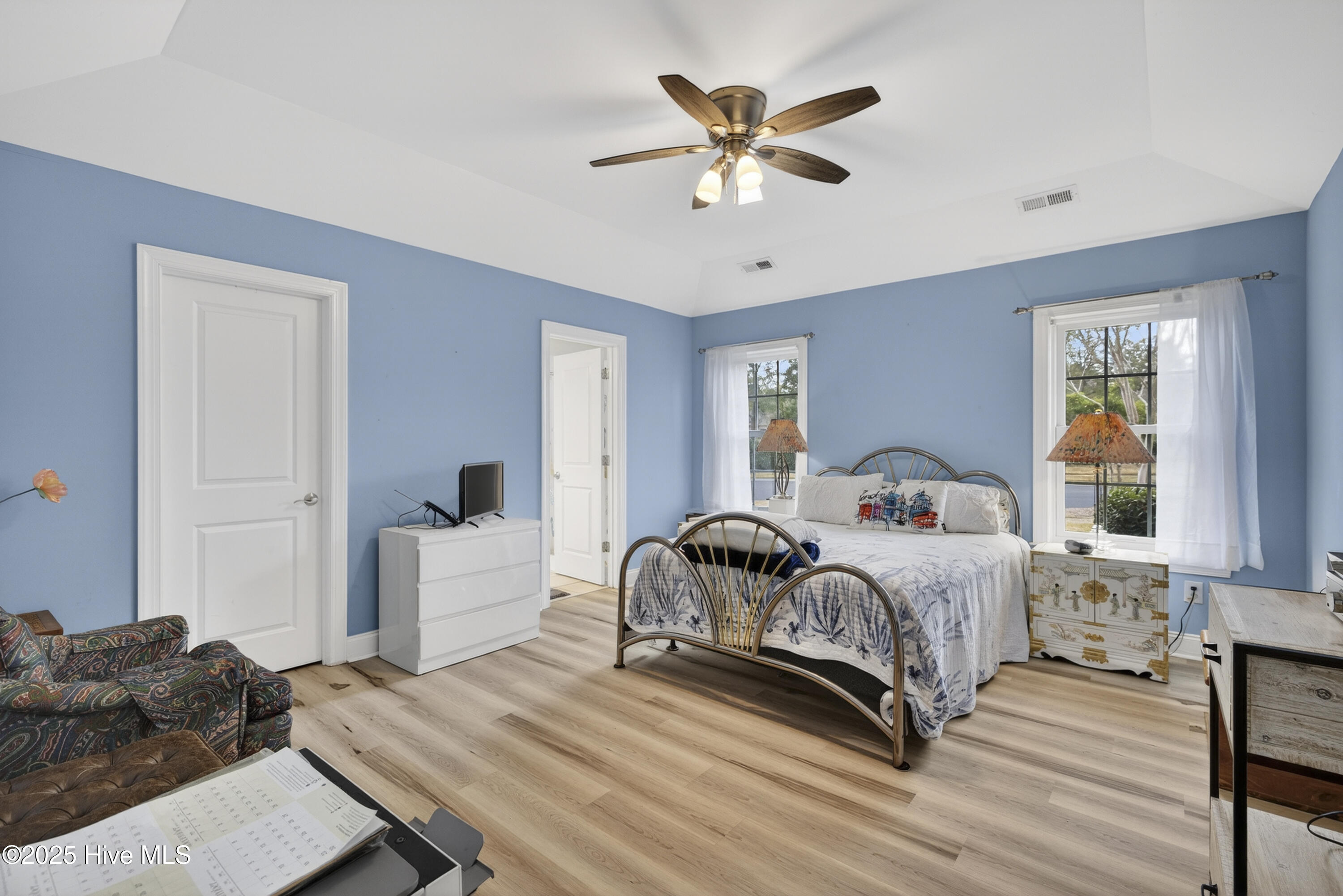 100543766 | Photo 11