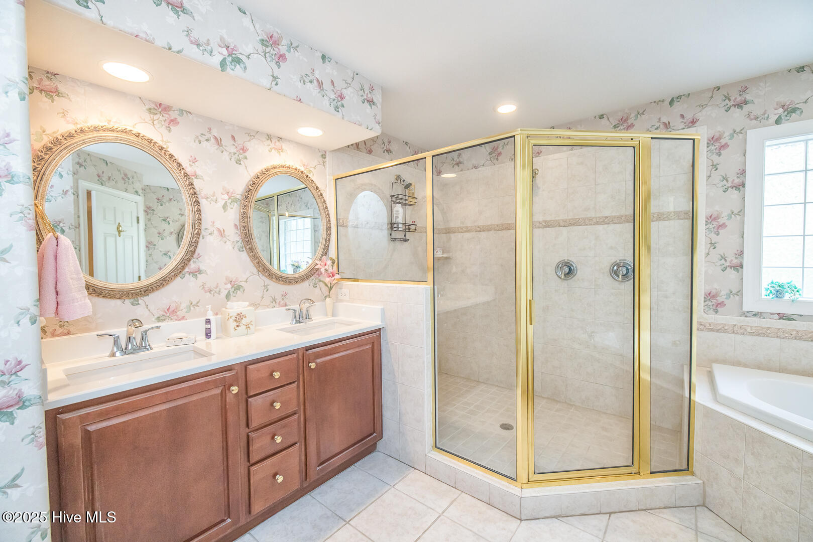 100538181 | Photo 38