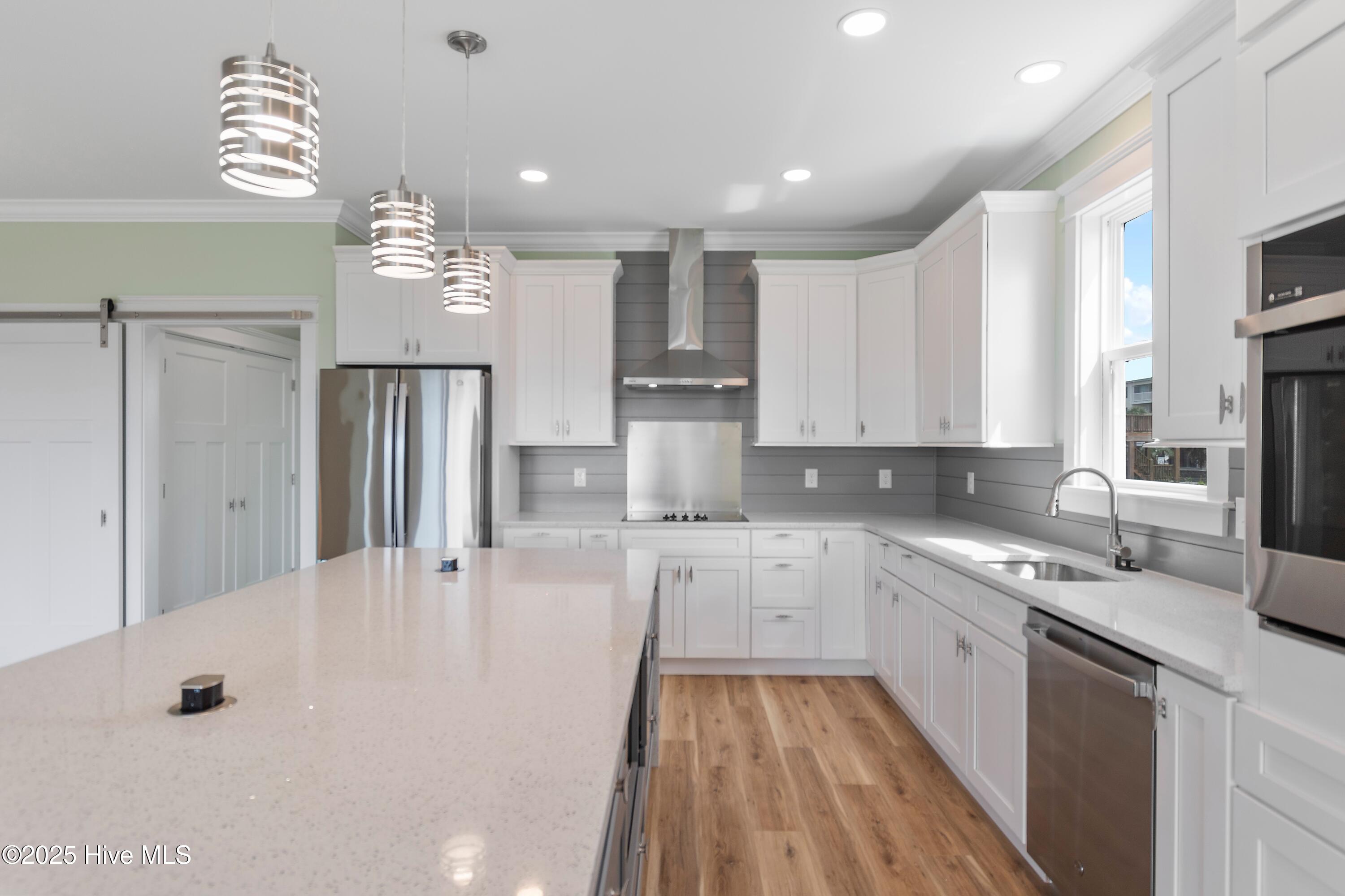 100549252 | Photo 23