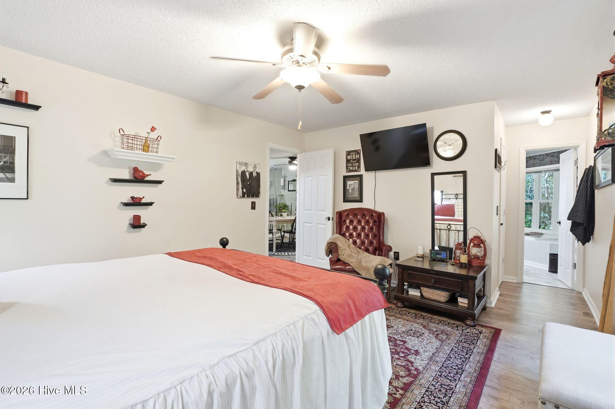 100566564 | Photo 26