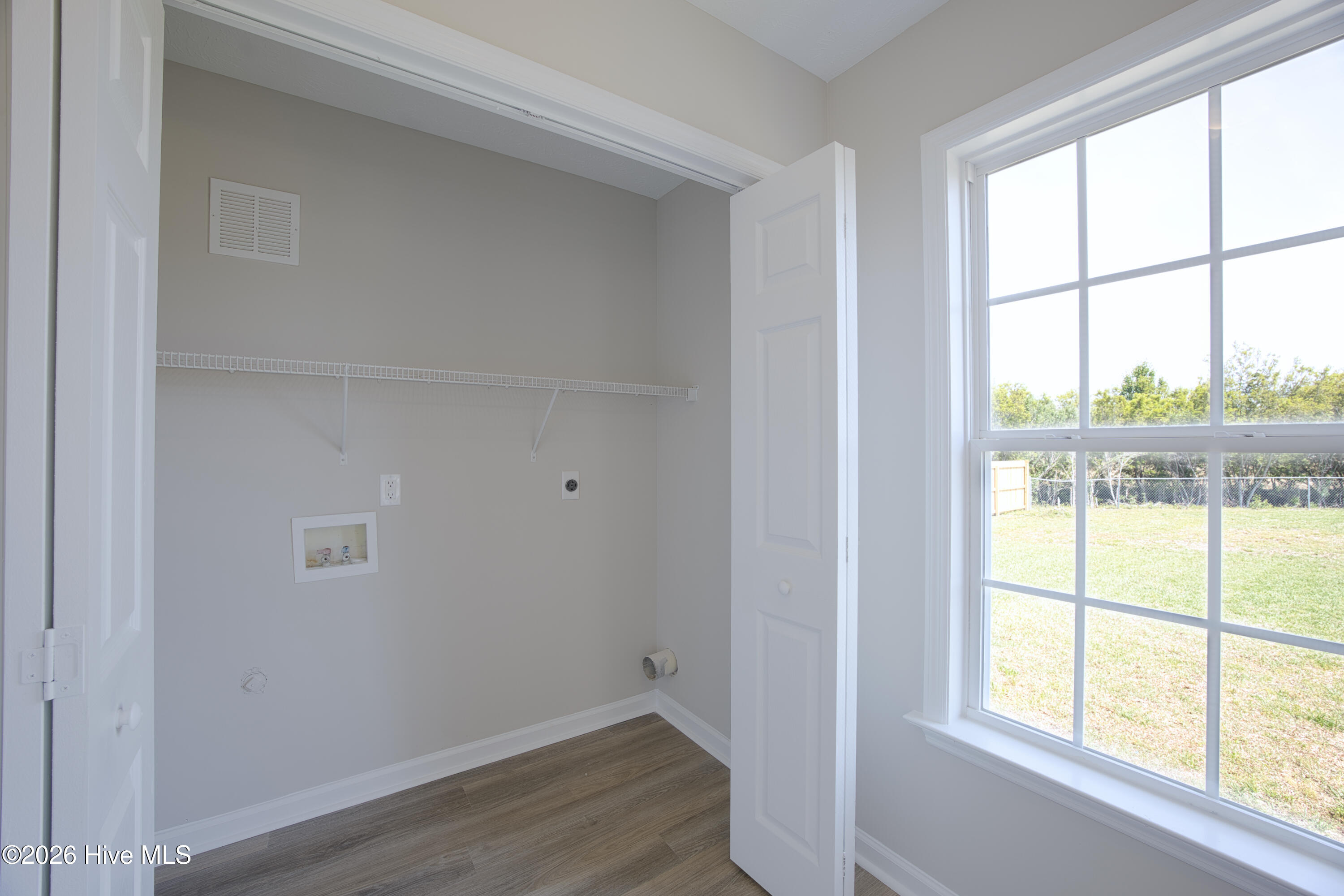 100570249 | Photo 20