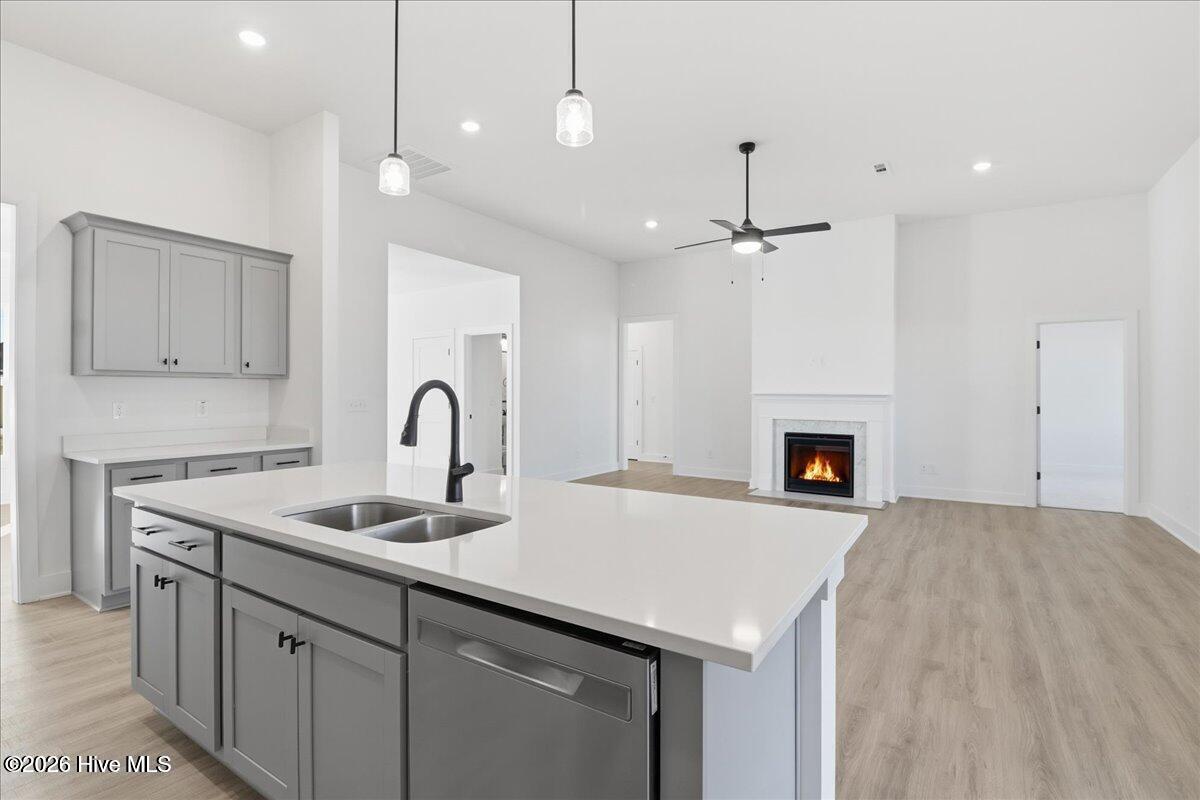 100552379 | Photo 11