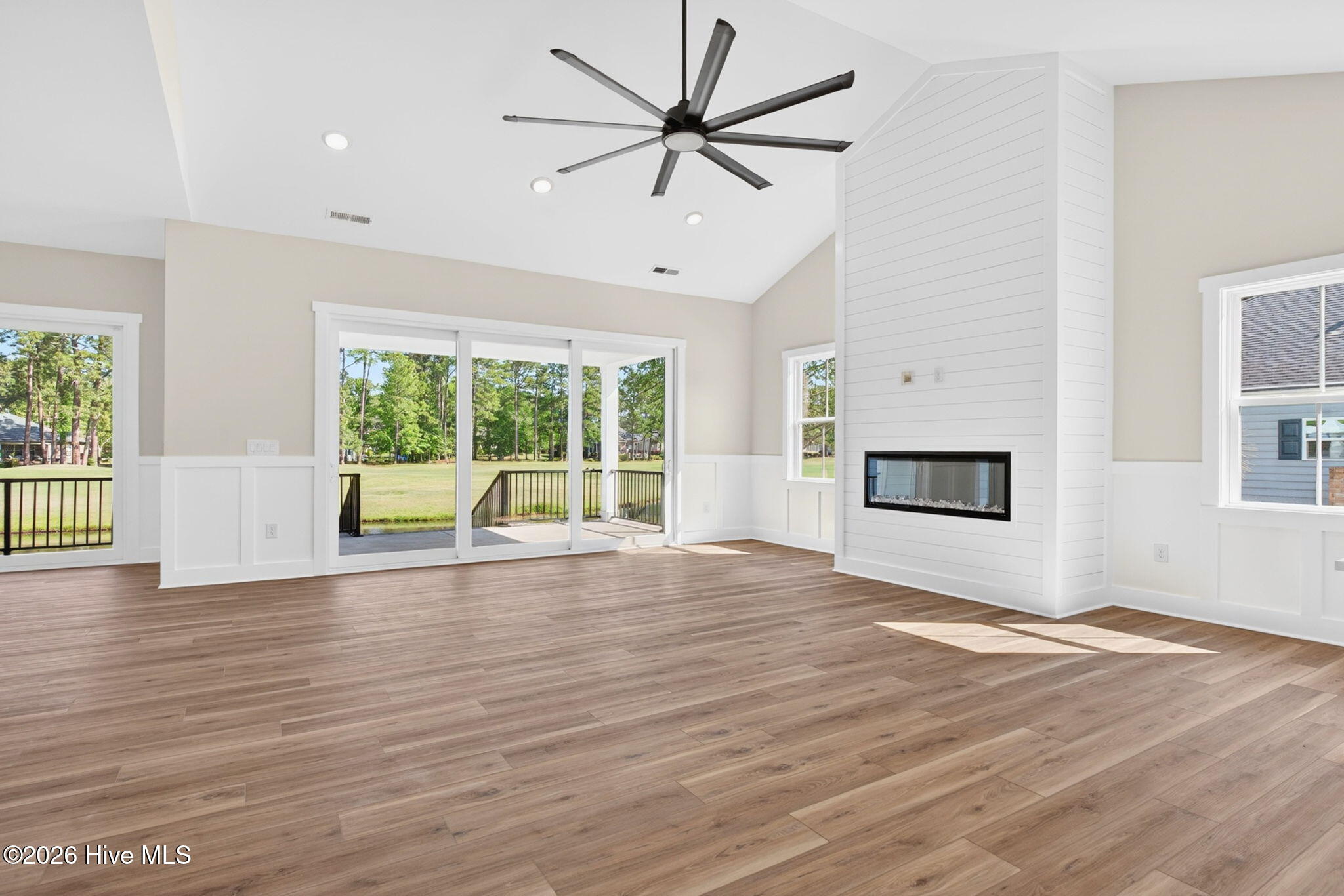 100568512 | Photo 16