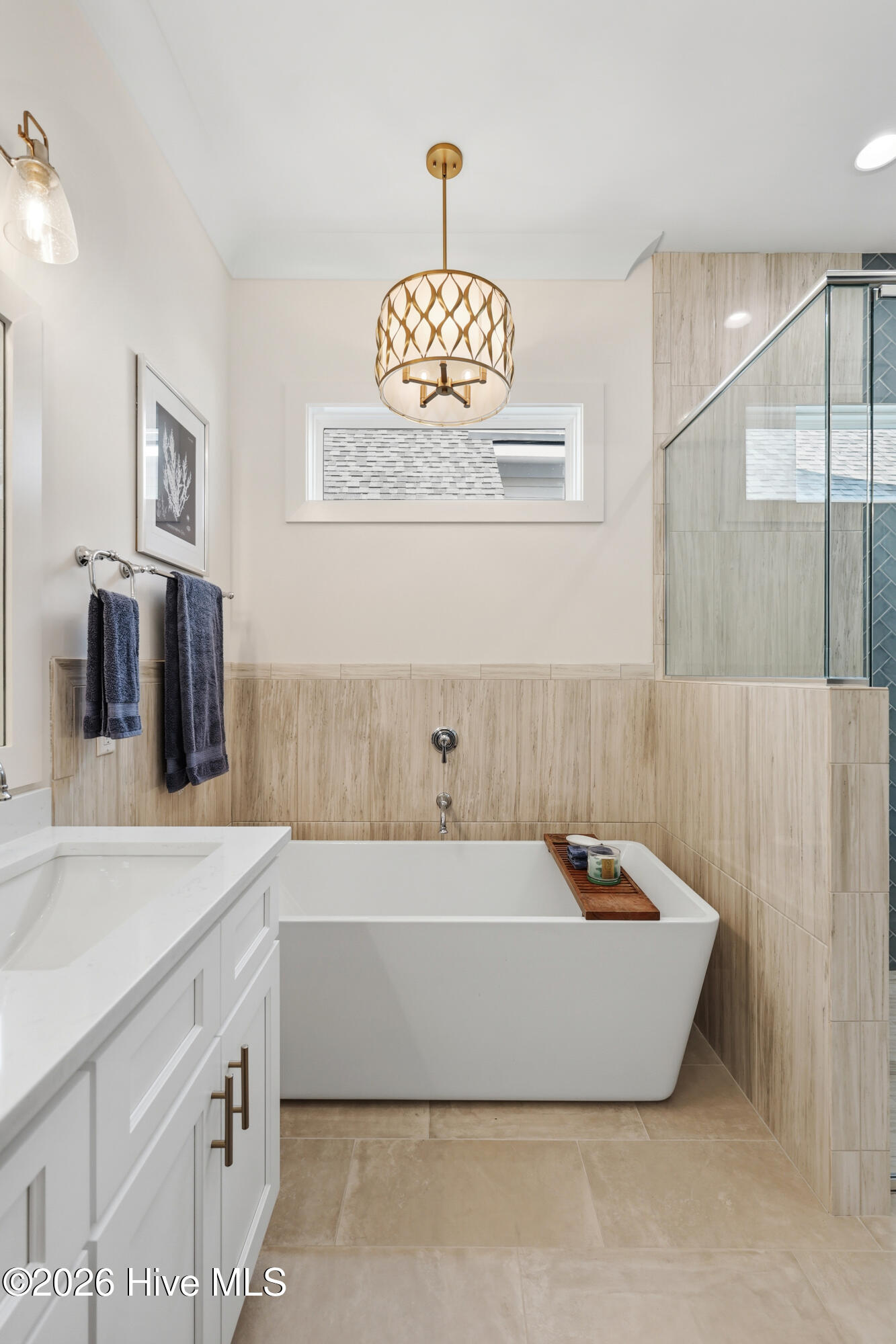 100558657 | Photo 35