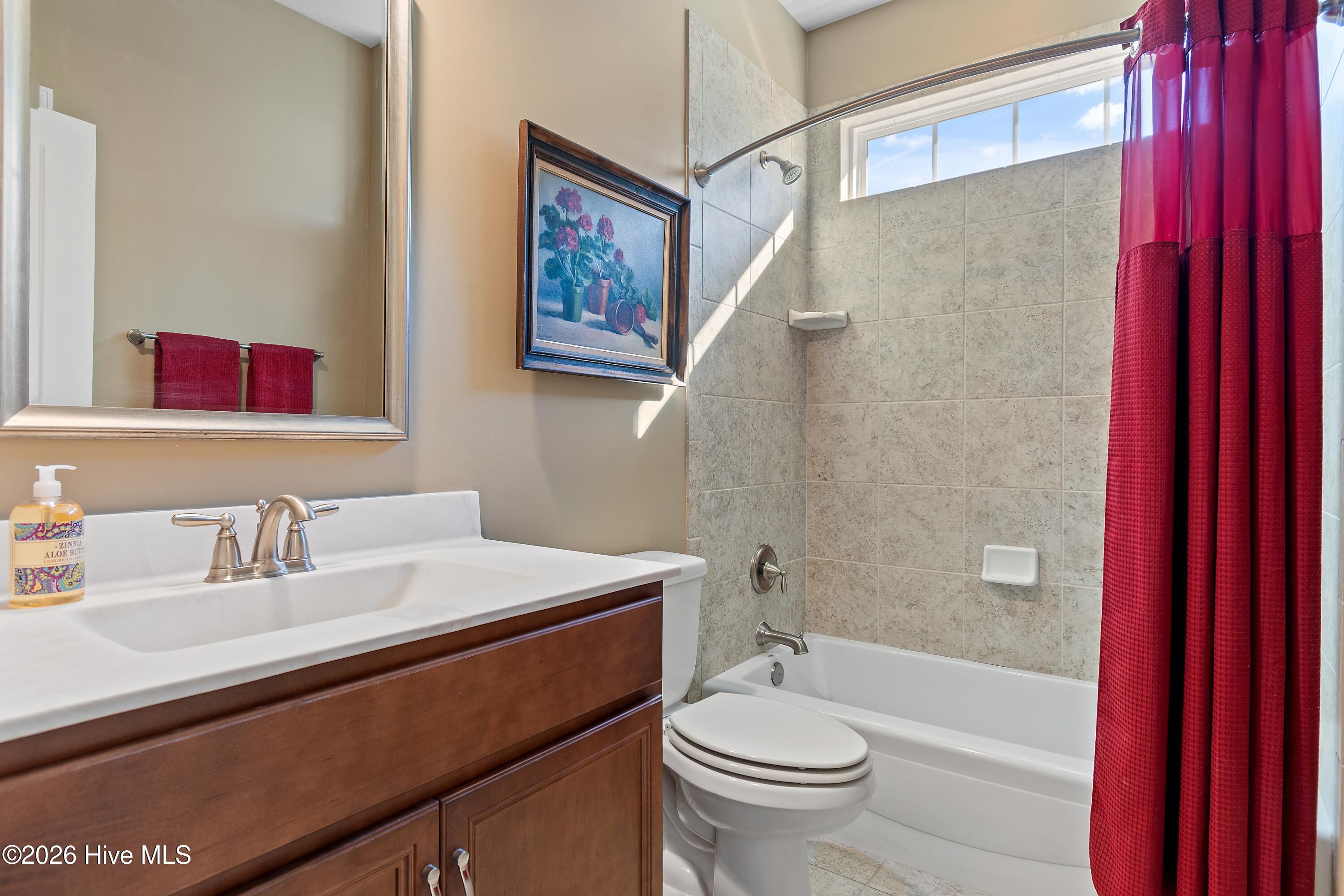 100558419 | Photo 40