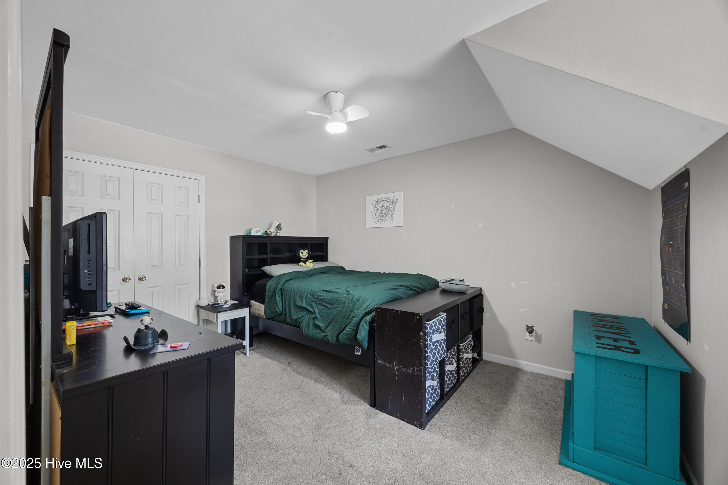 100532687 | Photo 28