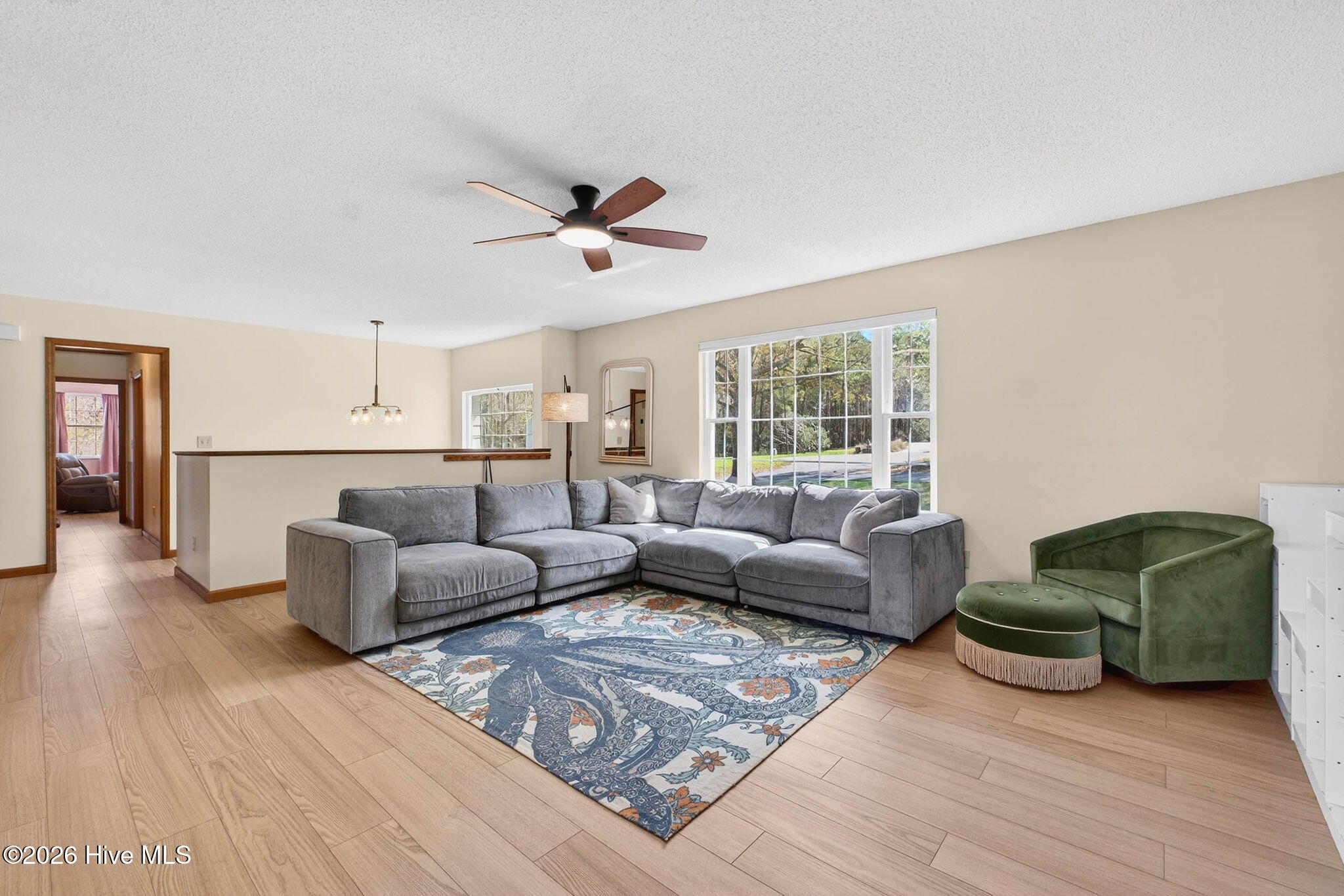 100561895 | Photo 15