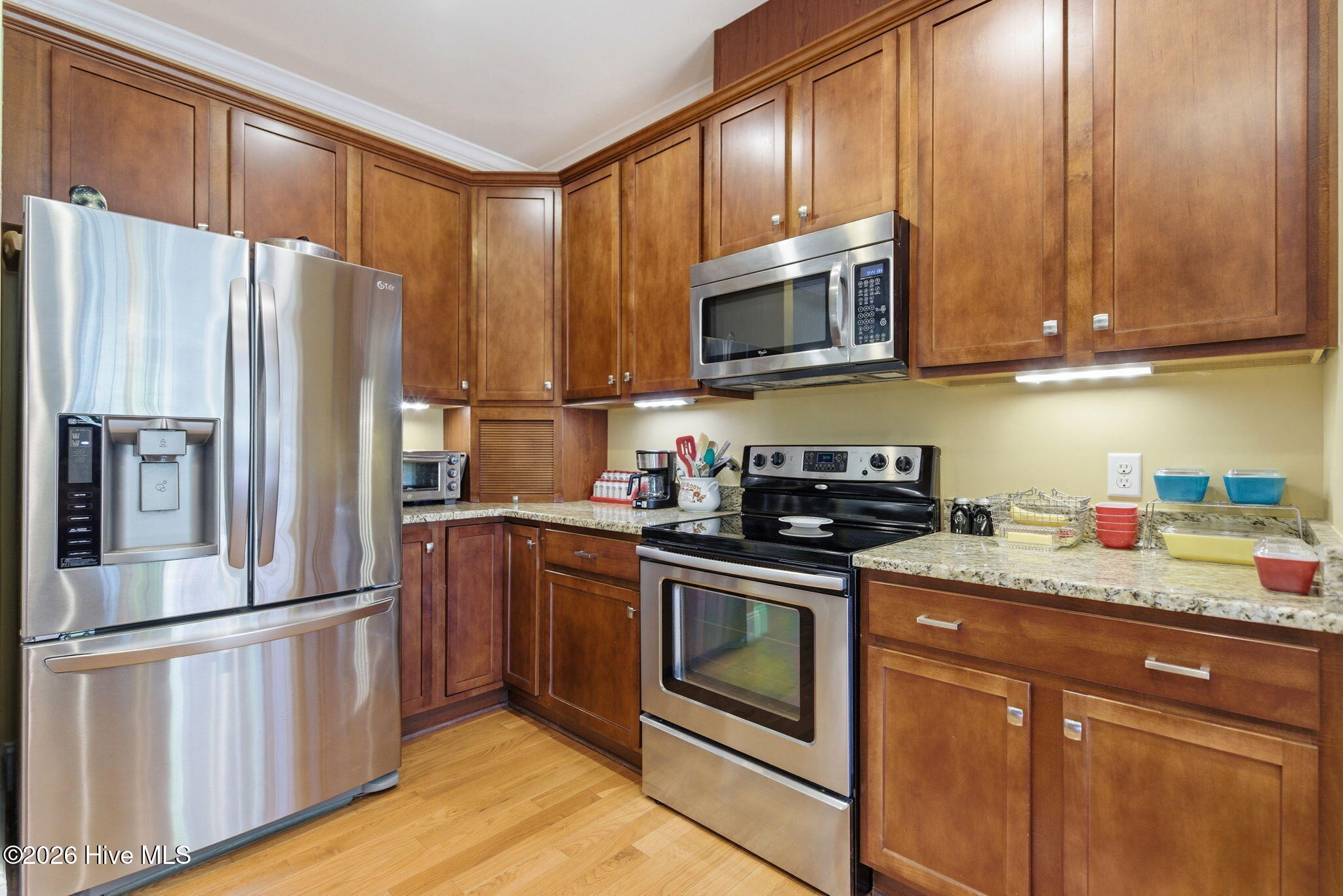 100569410 | Photo 48