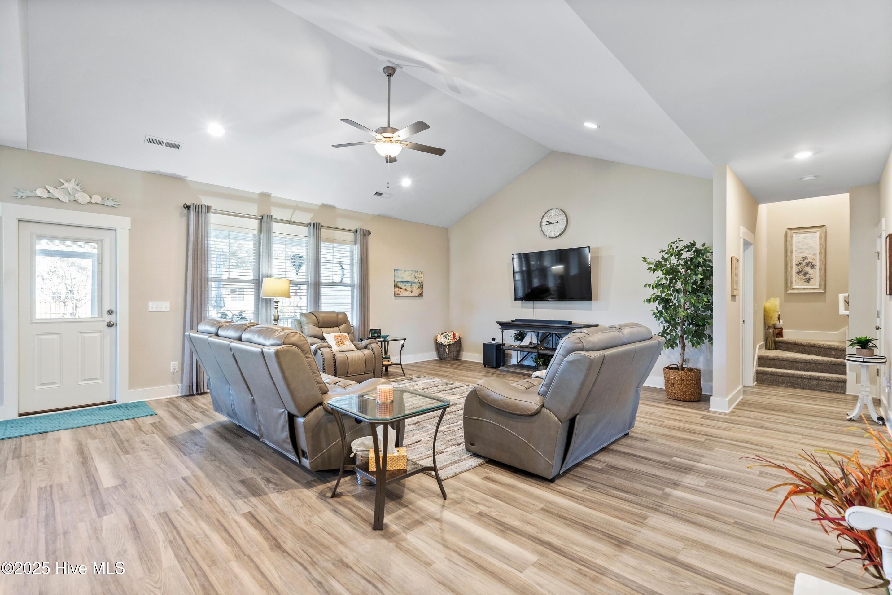 100538815 | Photo 37