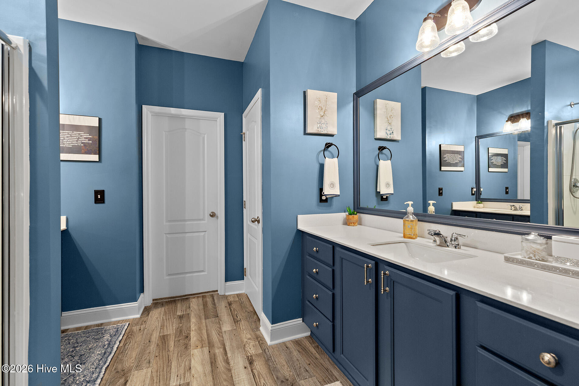 100549567 | Photo 21