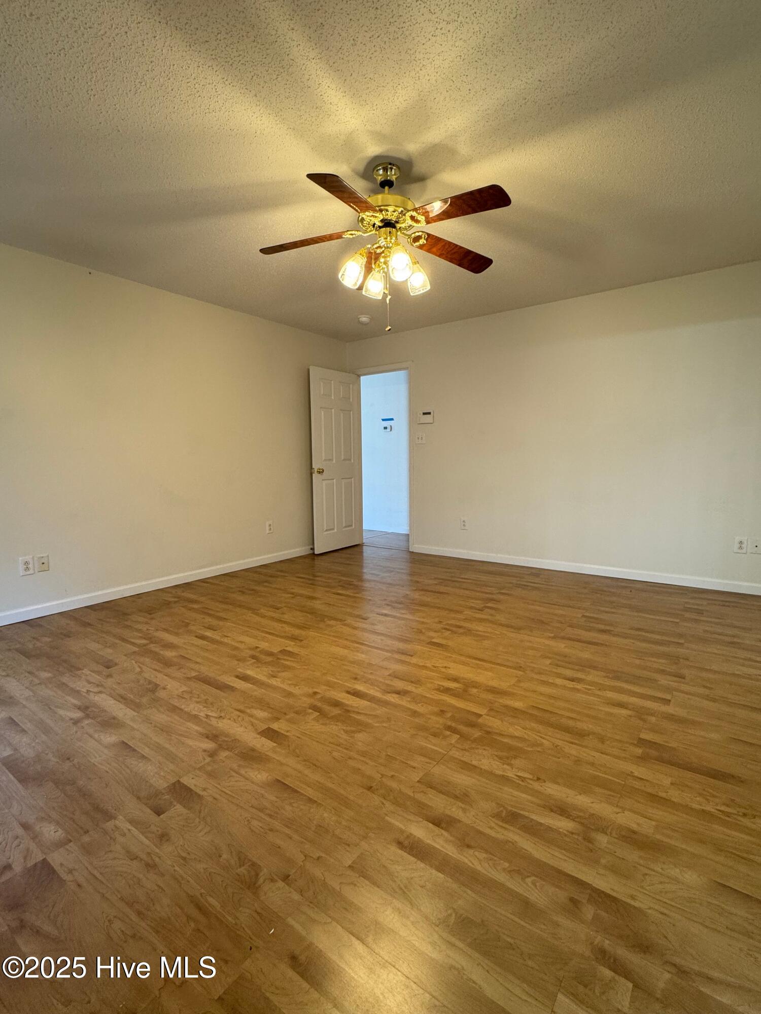 100539298 | Photo 15