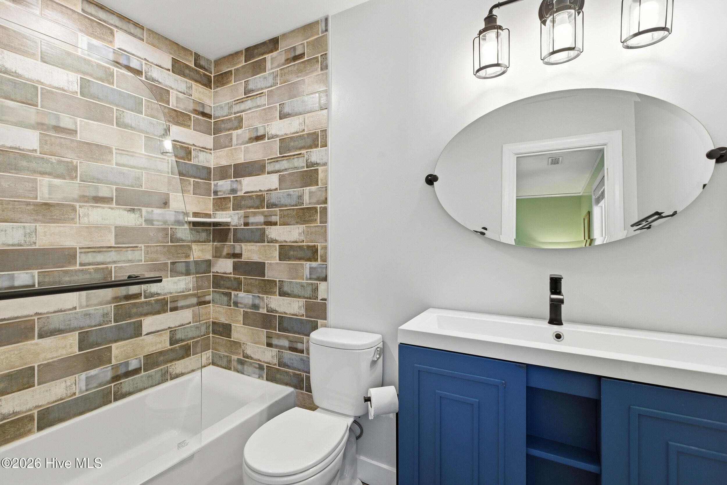 100552075 | Photo 24