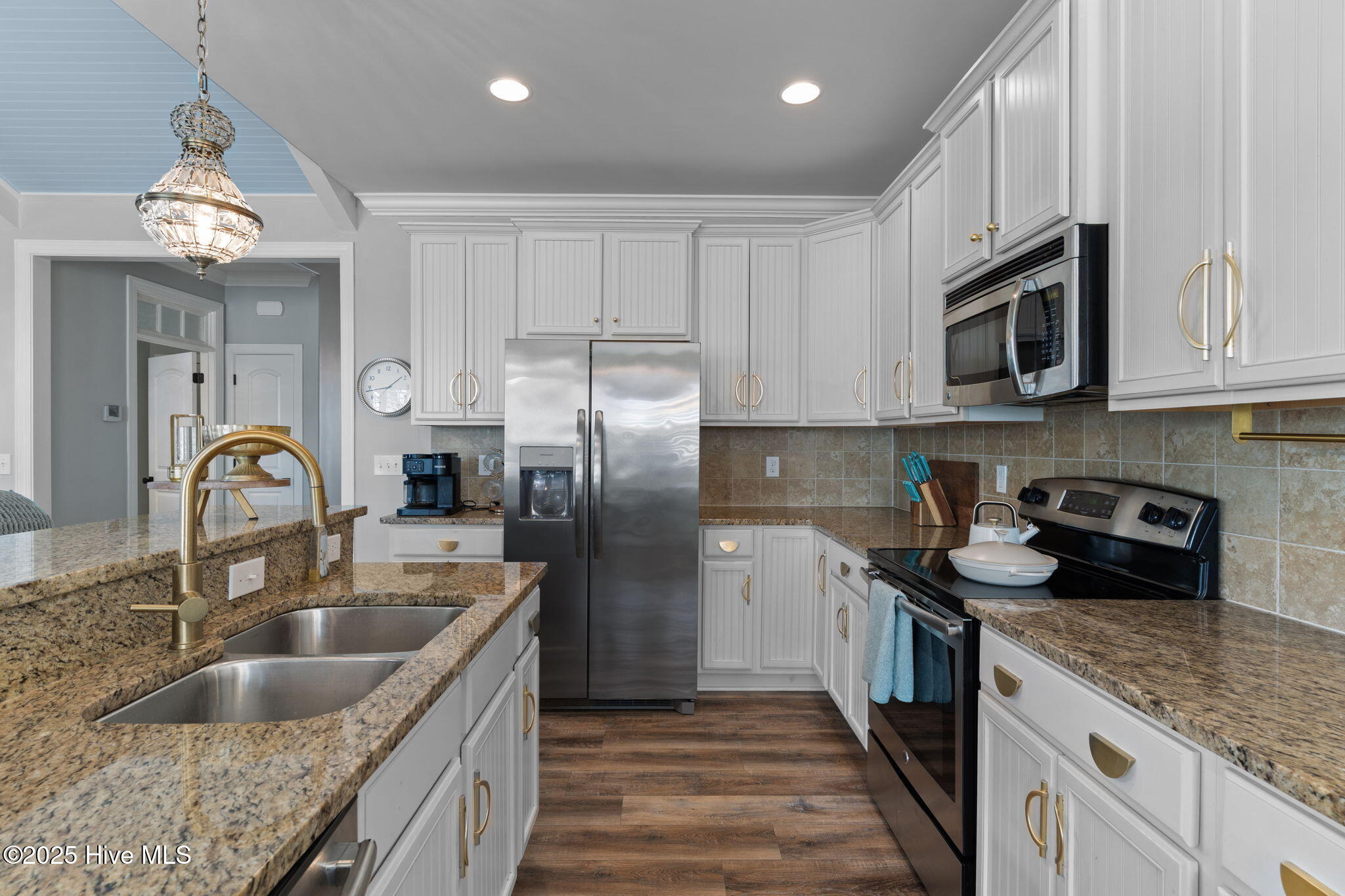 100534405 | Photo 13