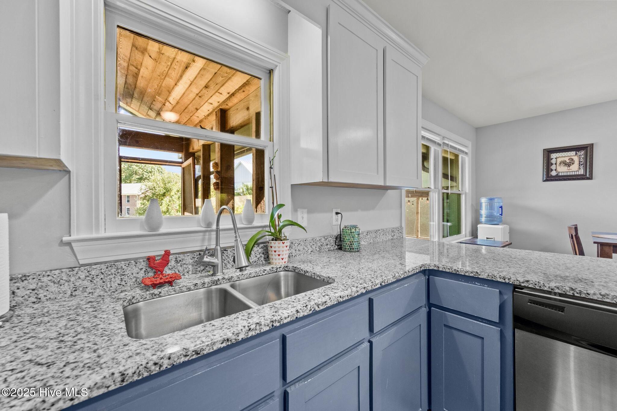 100532839 | Photo 18