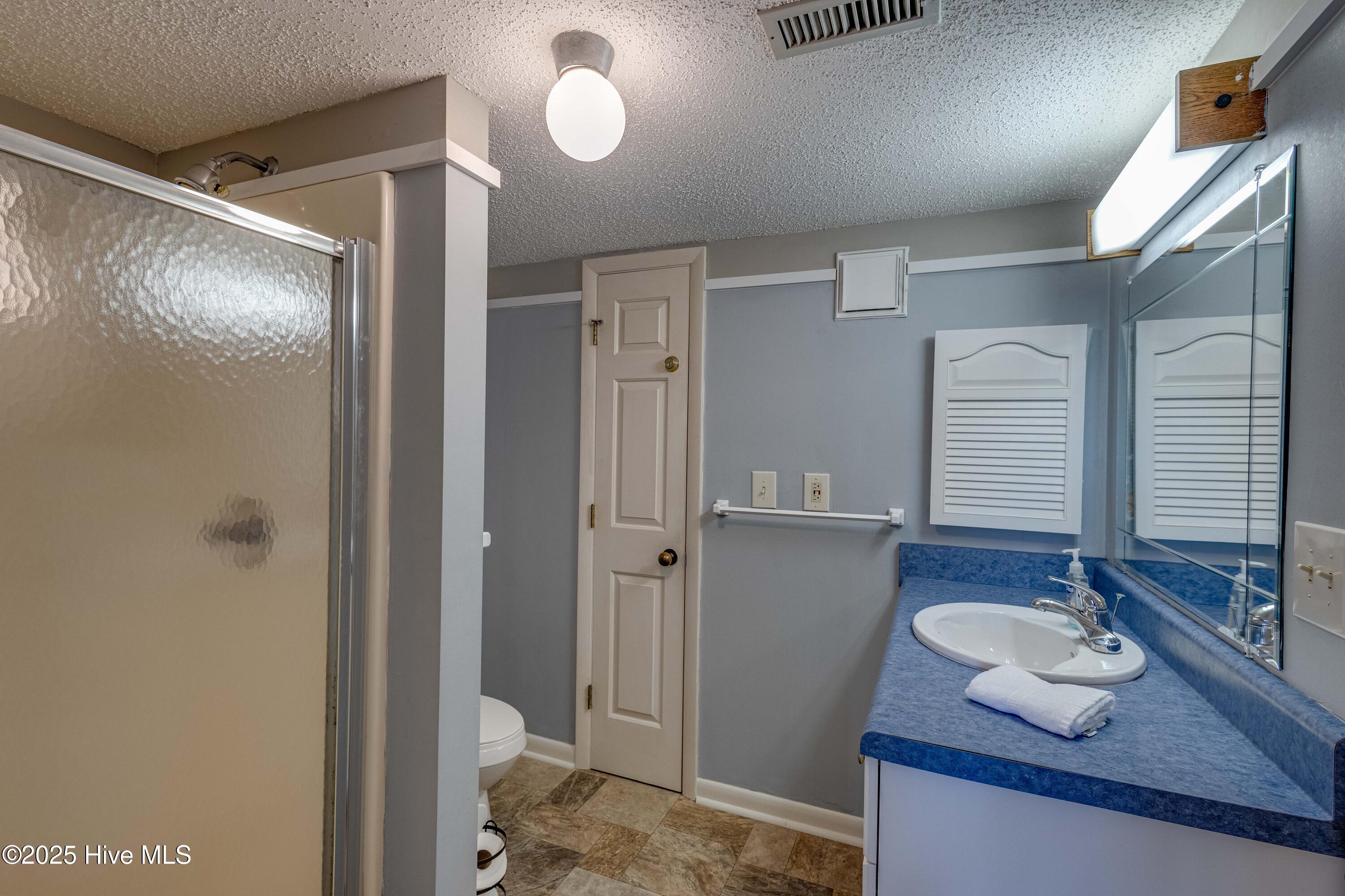 100494950 | Photo 24