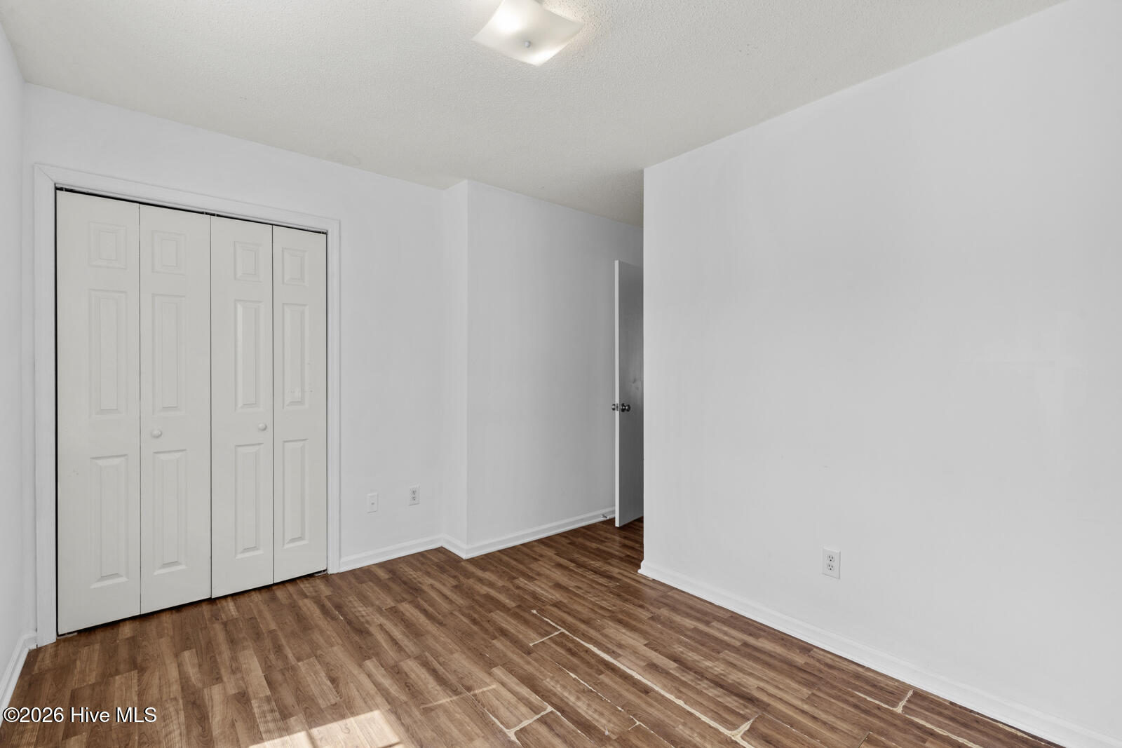 100558596 | Photo 12