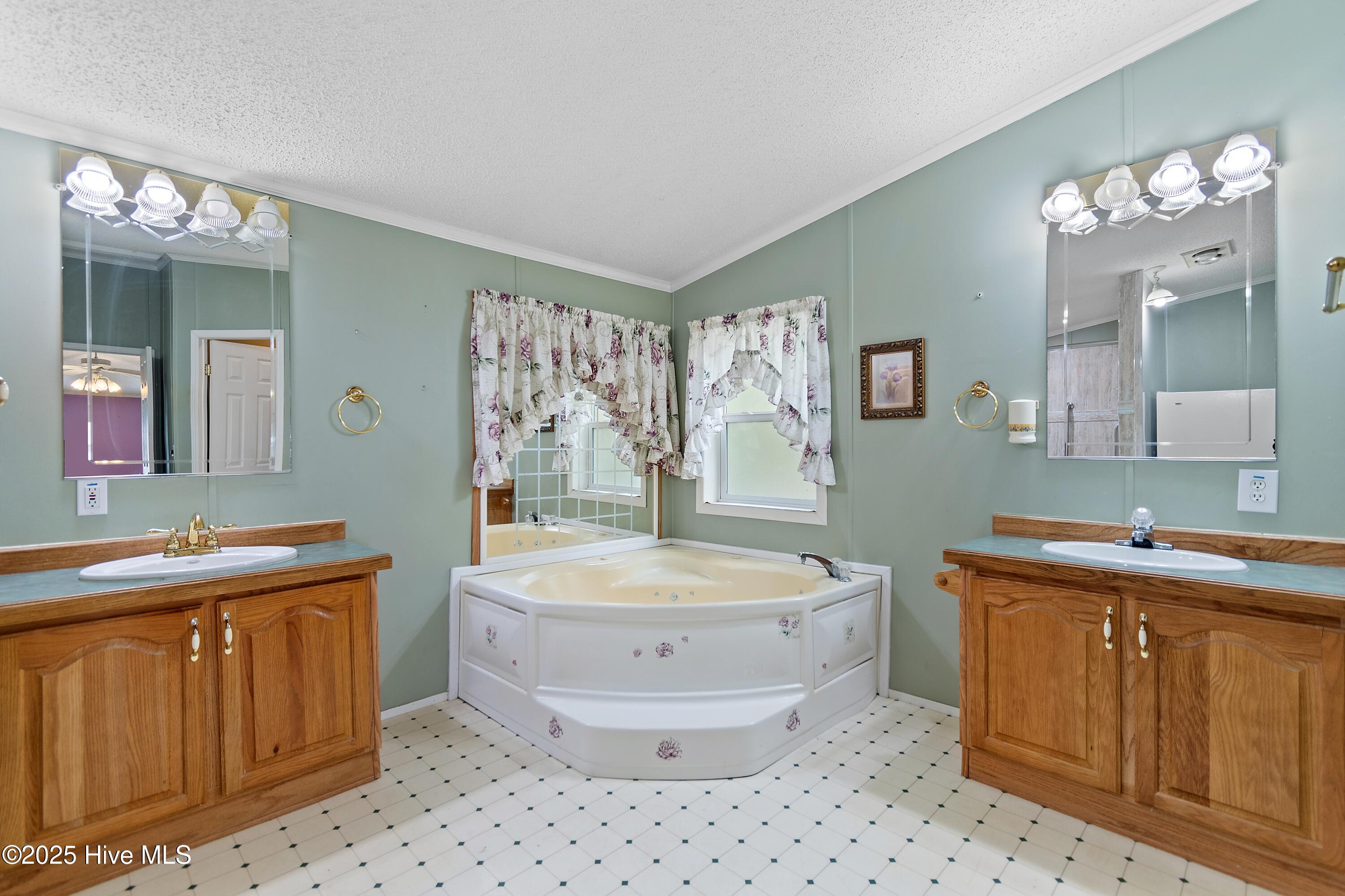 100542412 | Photo 36