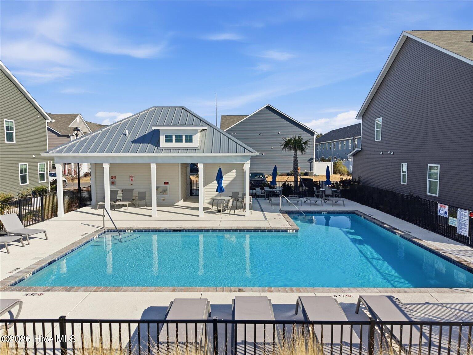 100548049 | Photo 45