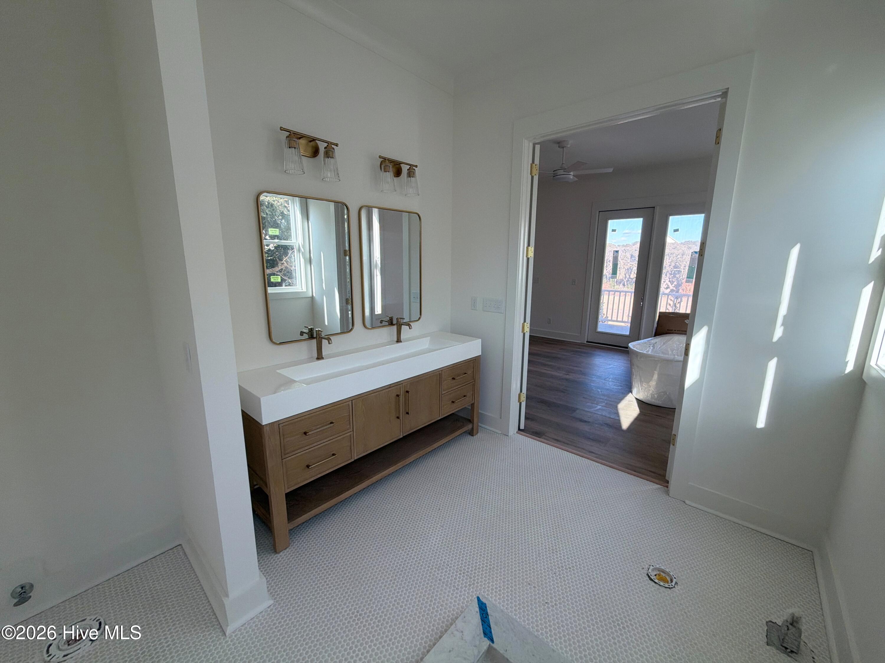 100521152 | Photo 14