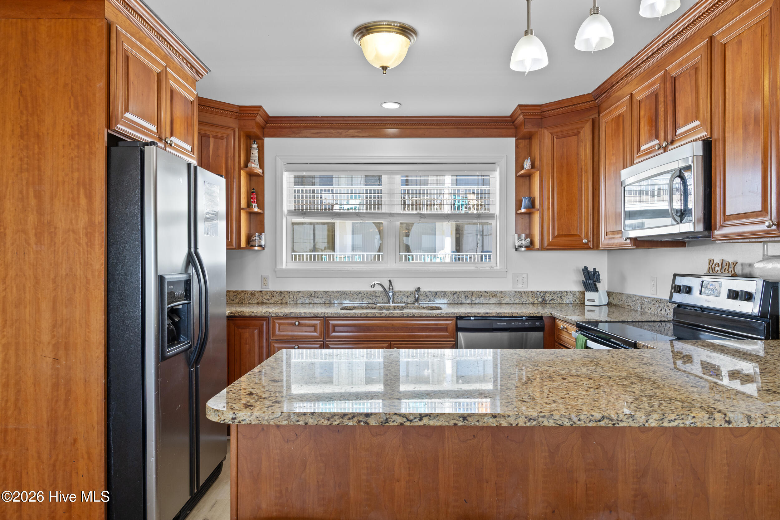 100561648 | Photo 50