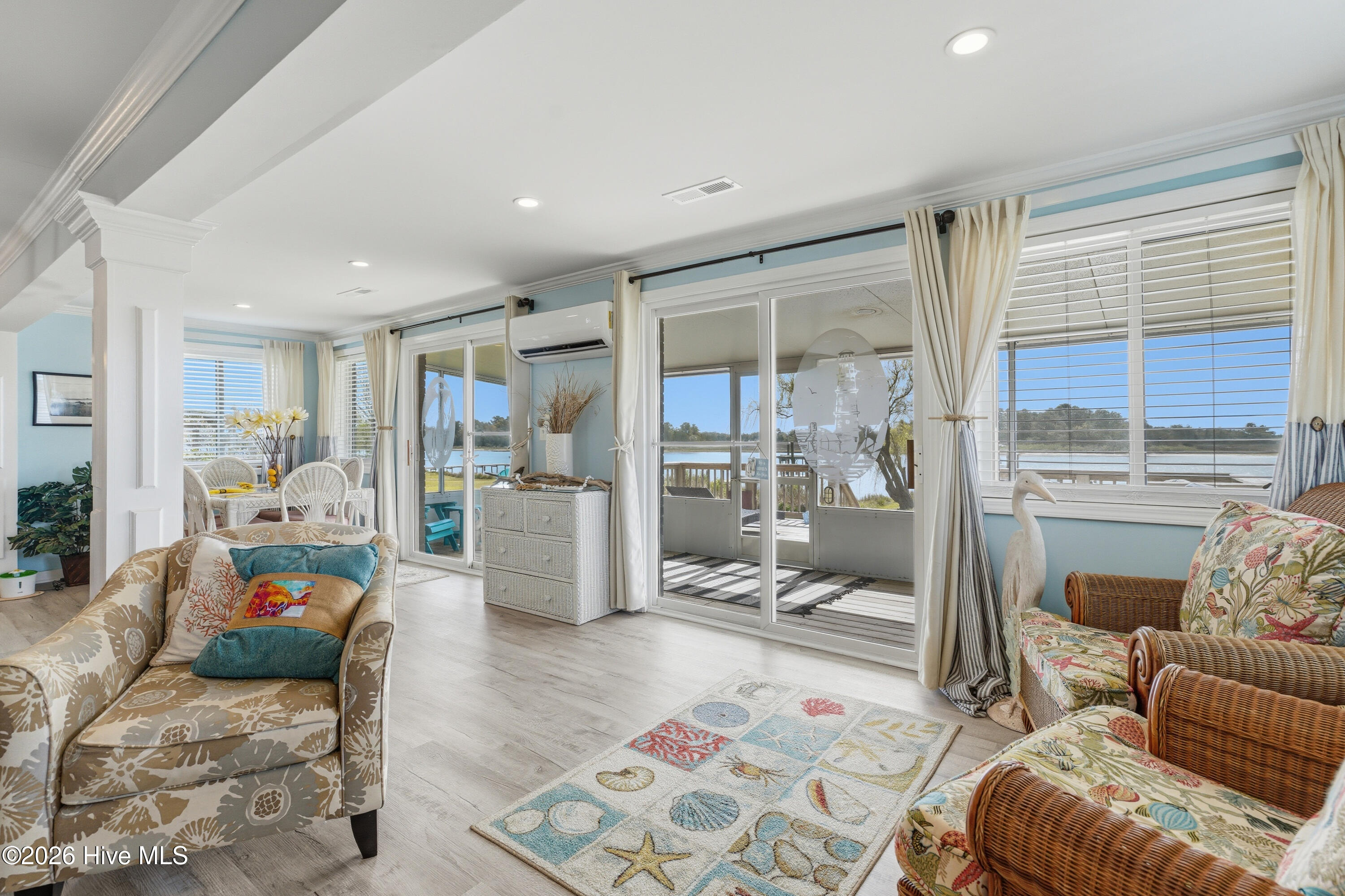 100564102 | Photo 39