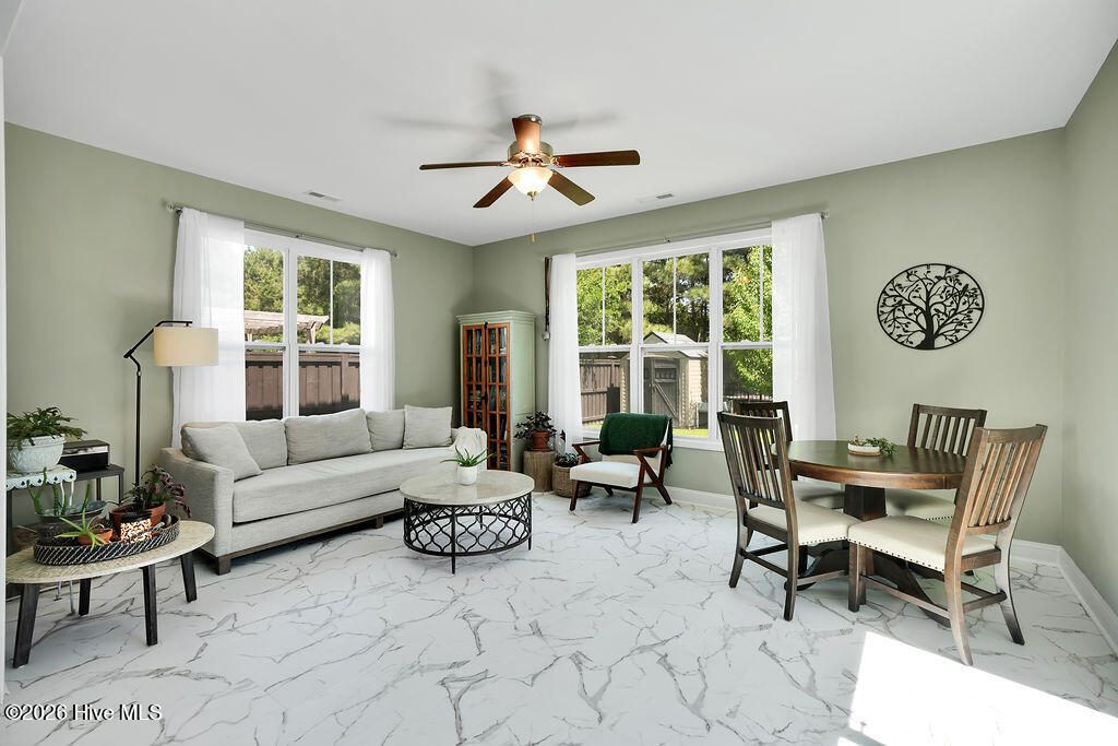 100565738 | Photo 19