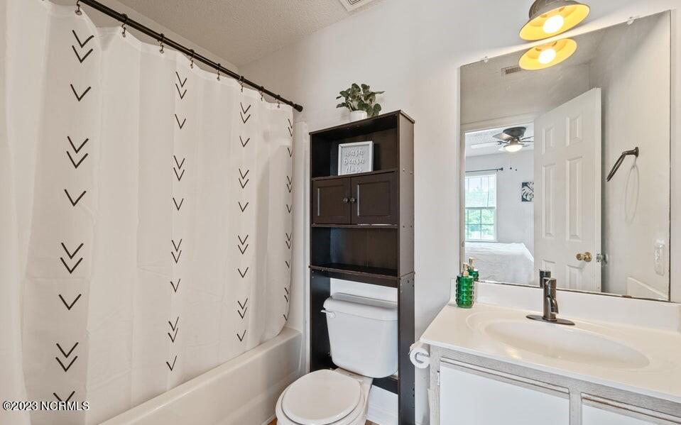 100556825 | Photo 31