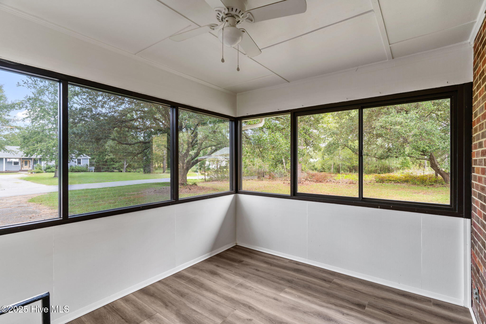 100529957 | Photo 56