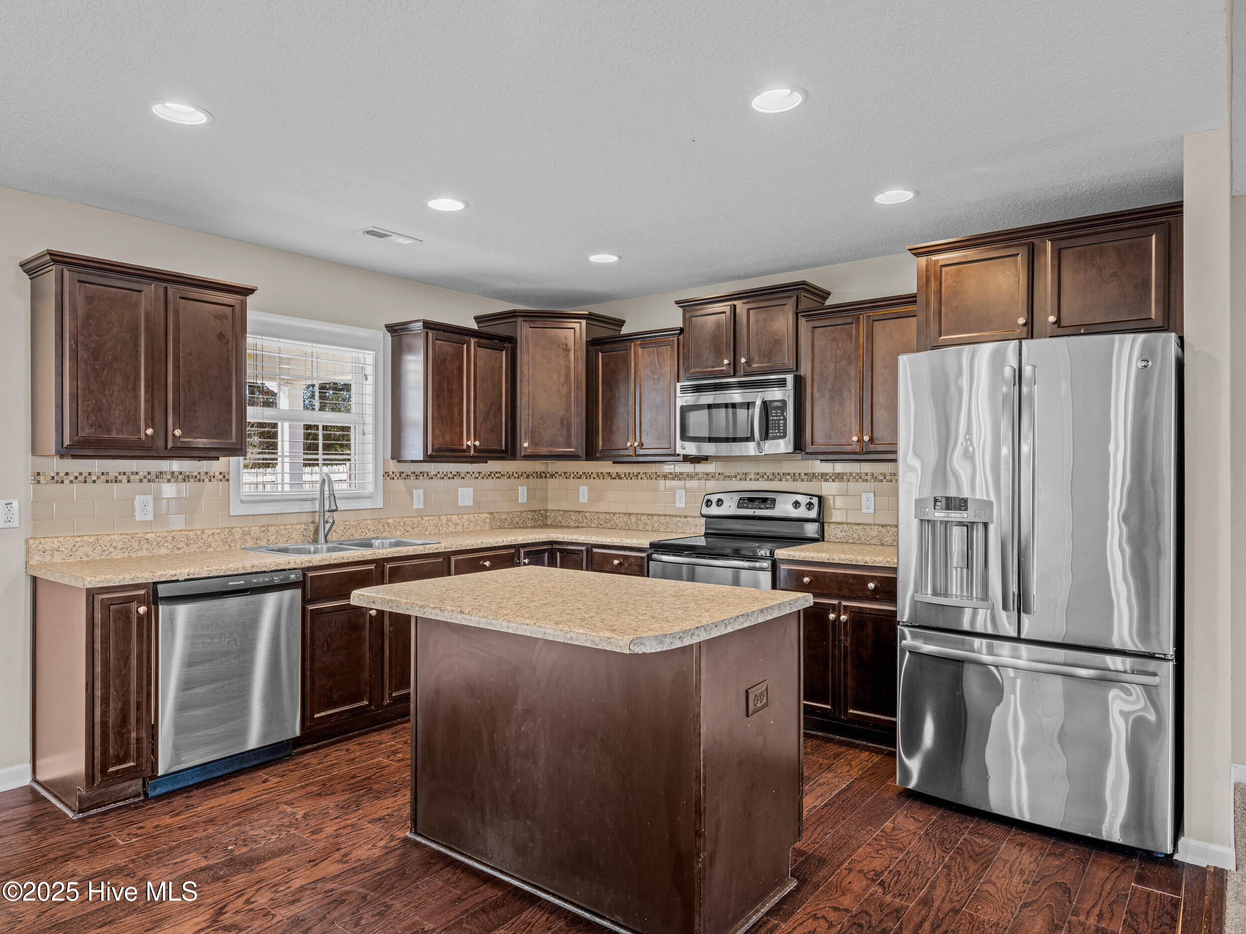 100546969 | Photo 12