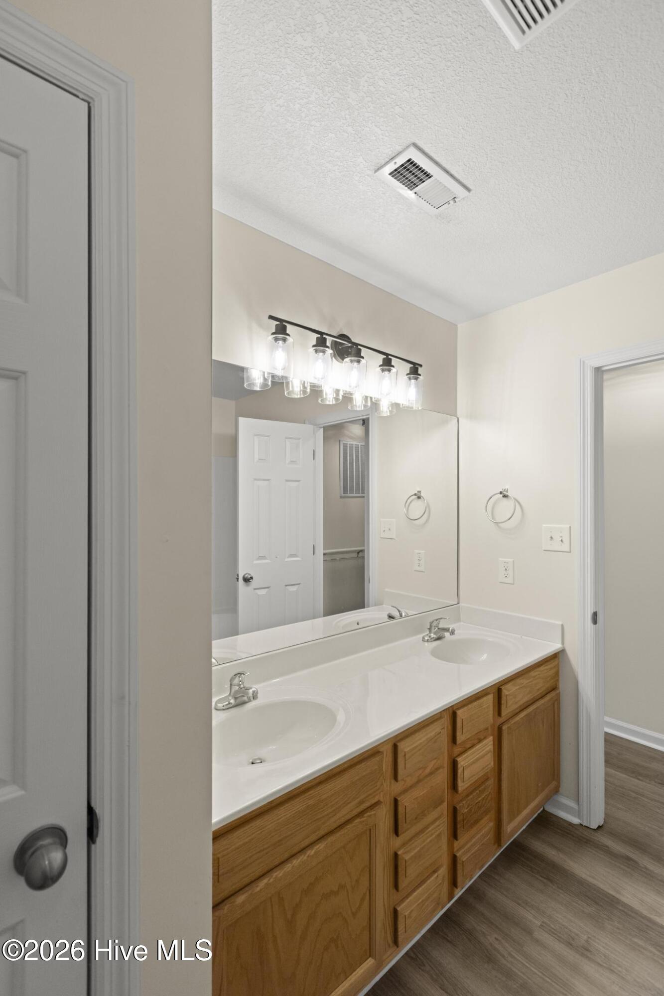 100564570 | Photo 20