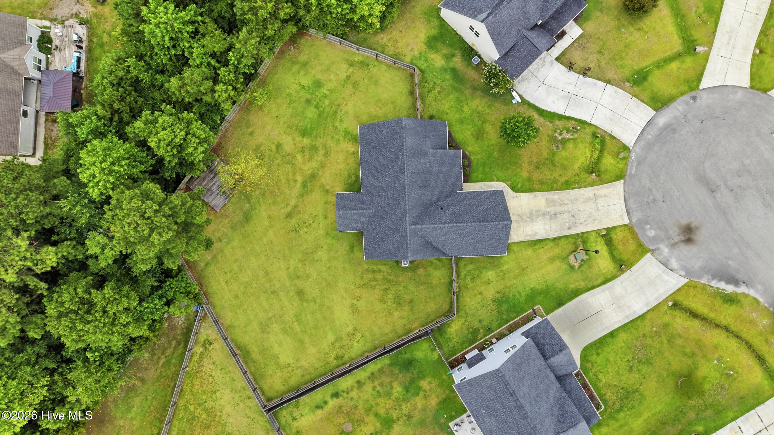 100587269 | Photo 35