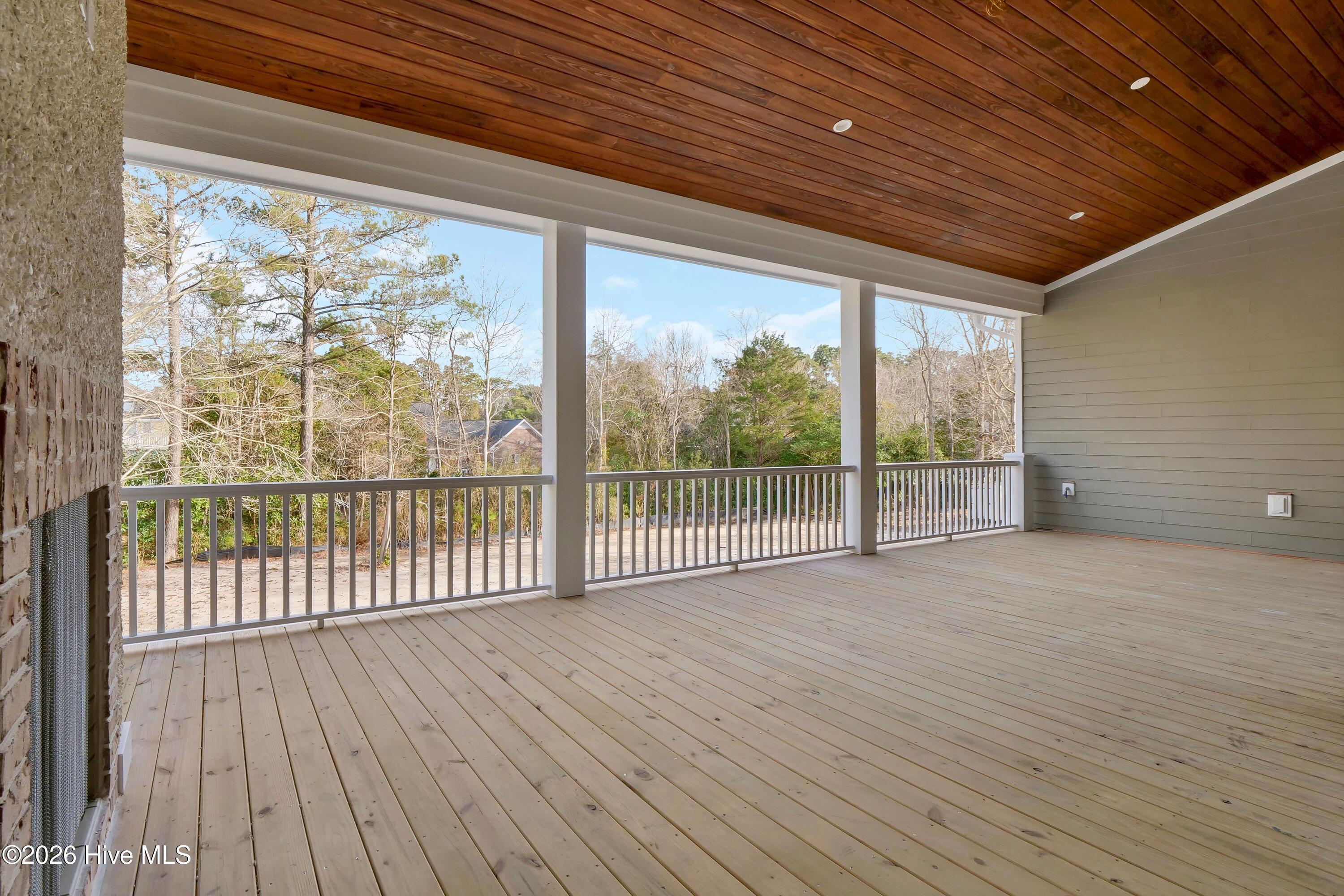 100553648 | Photo 41