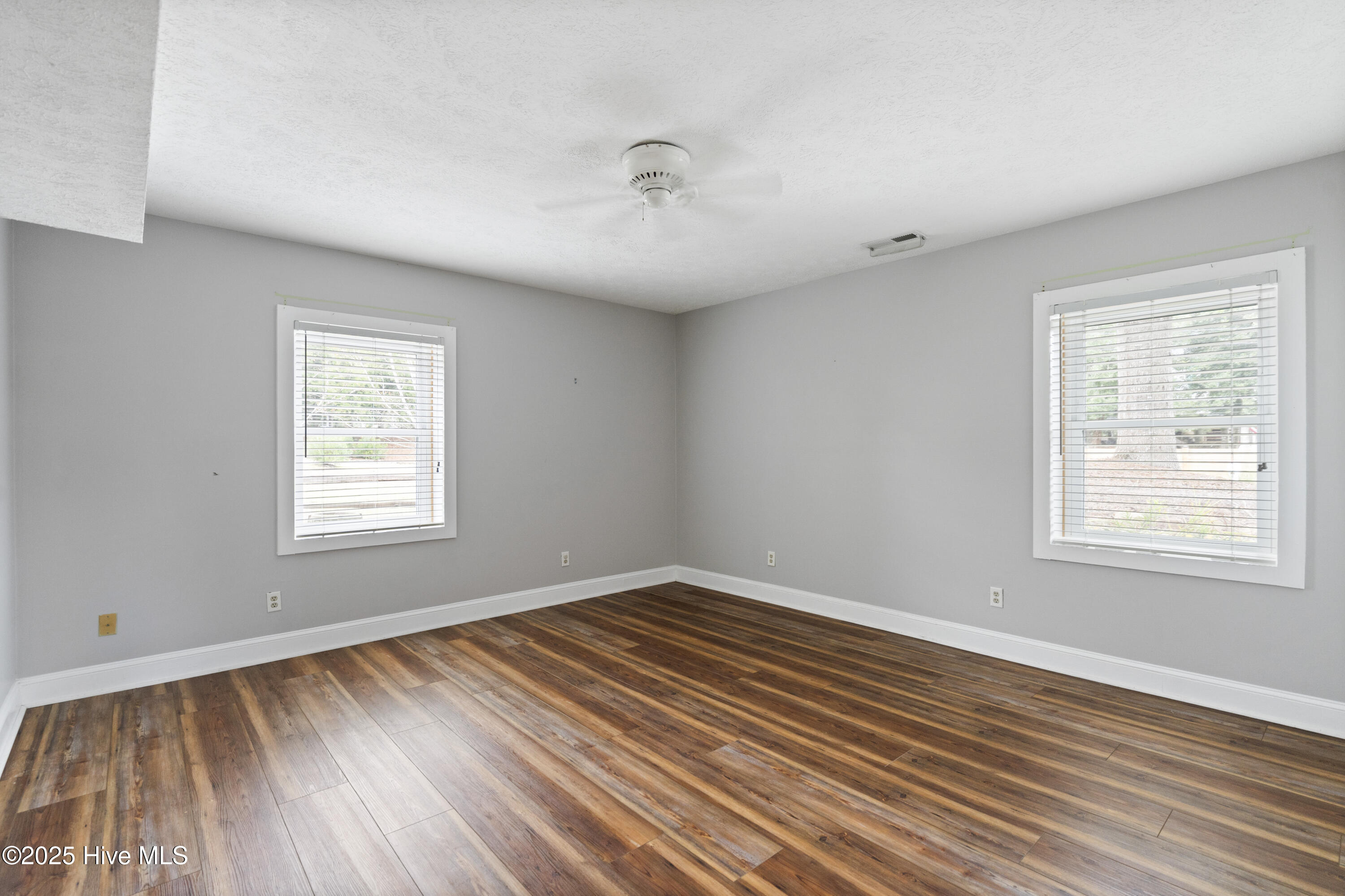 100540990 | Photo 44