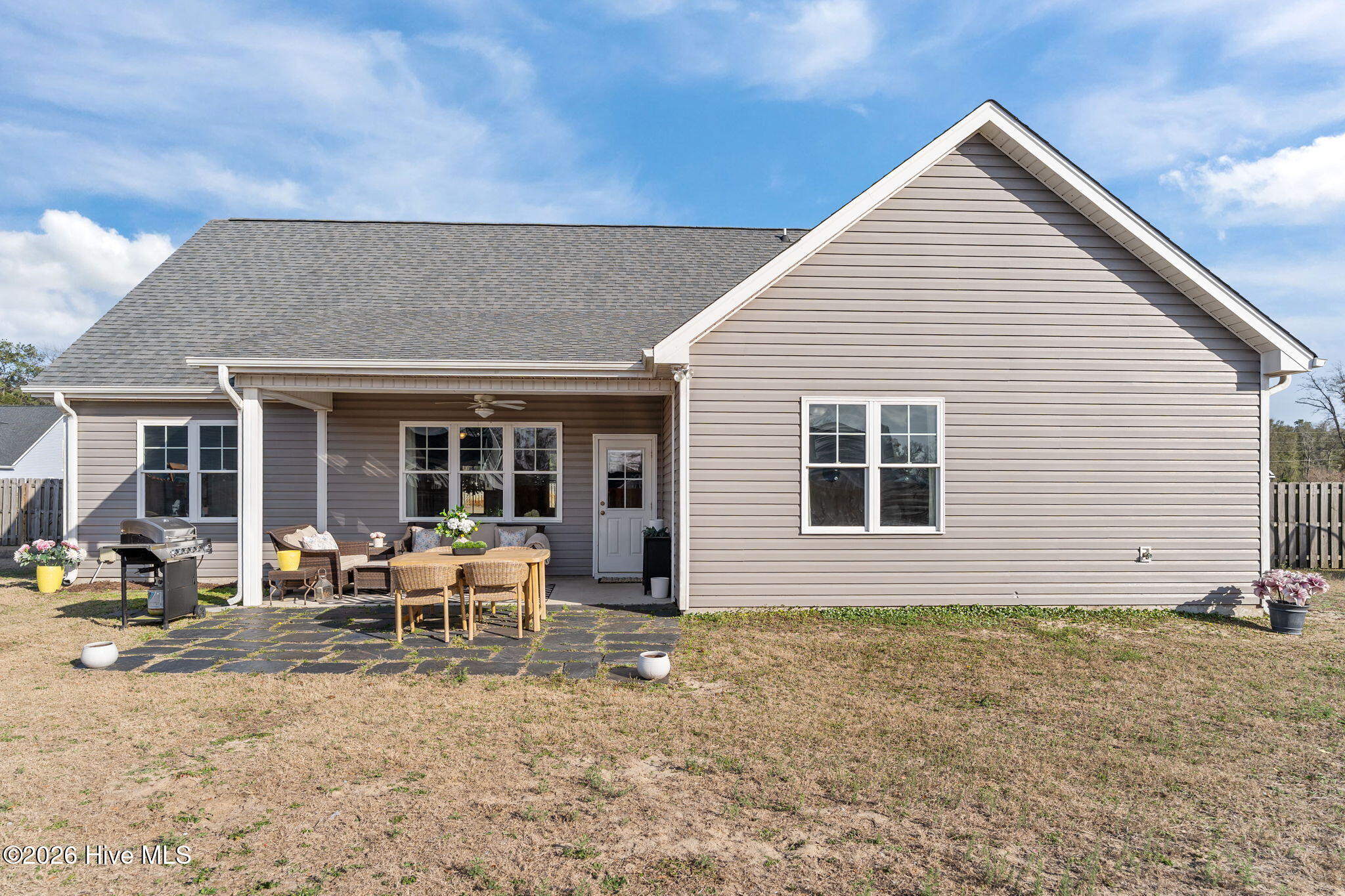 100558156 | Photo 49