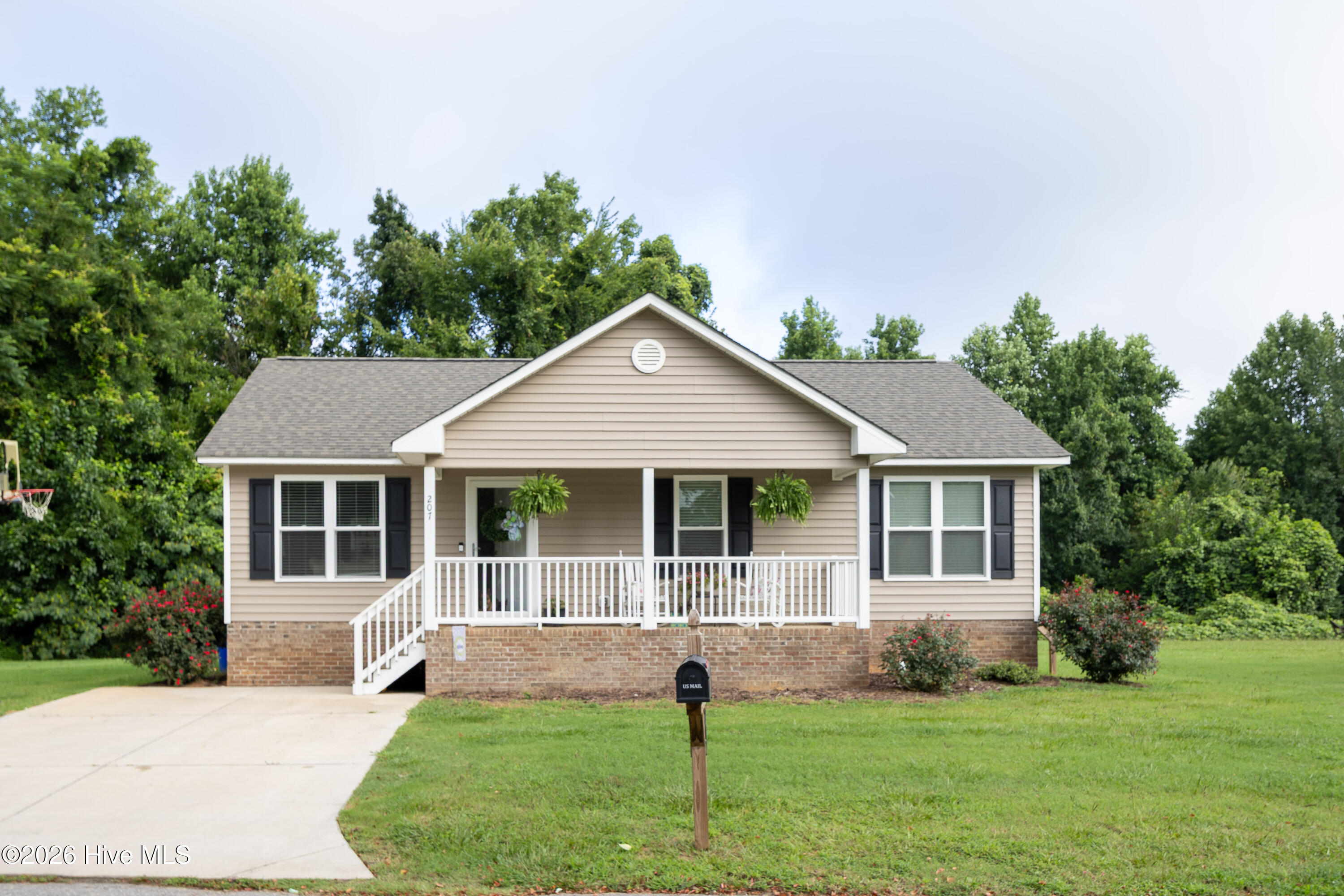 1st image of 207 Dixie Cir, Clinton, NC 28328 | MLS# 100595174