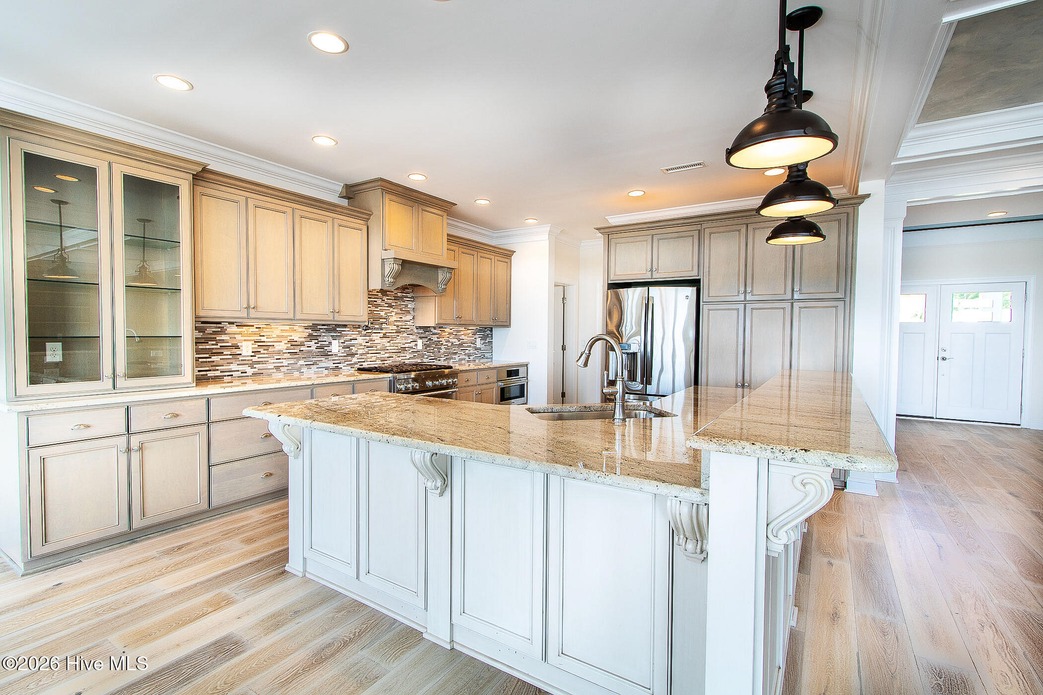 100568588 | Photo 21