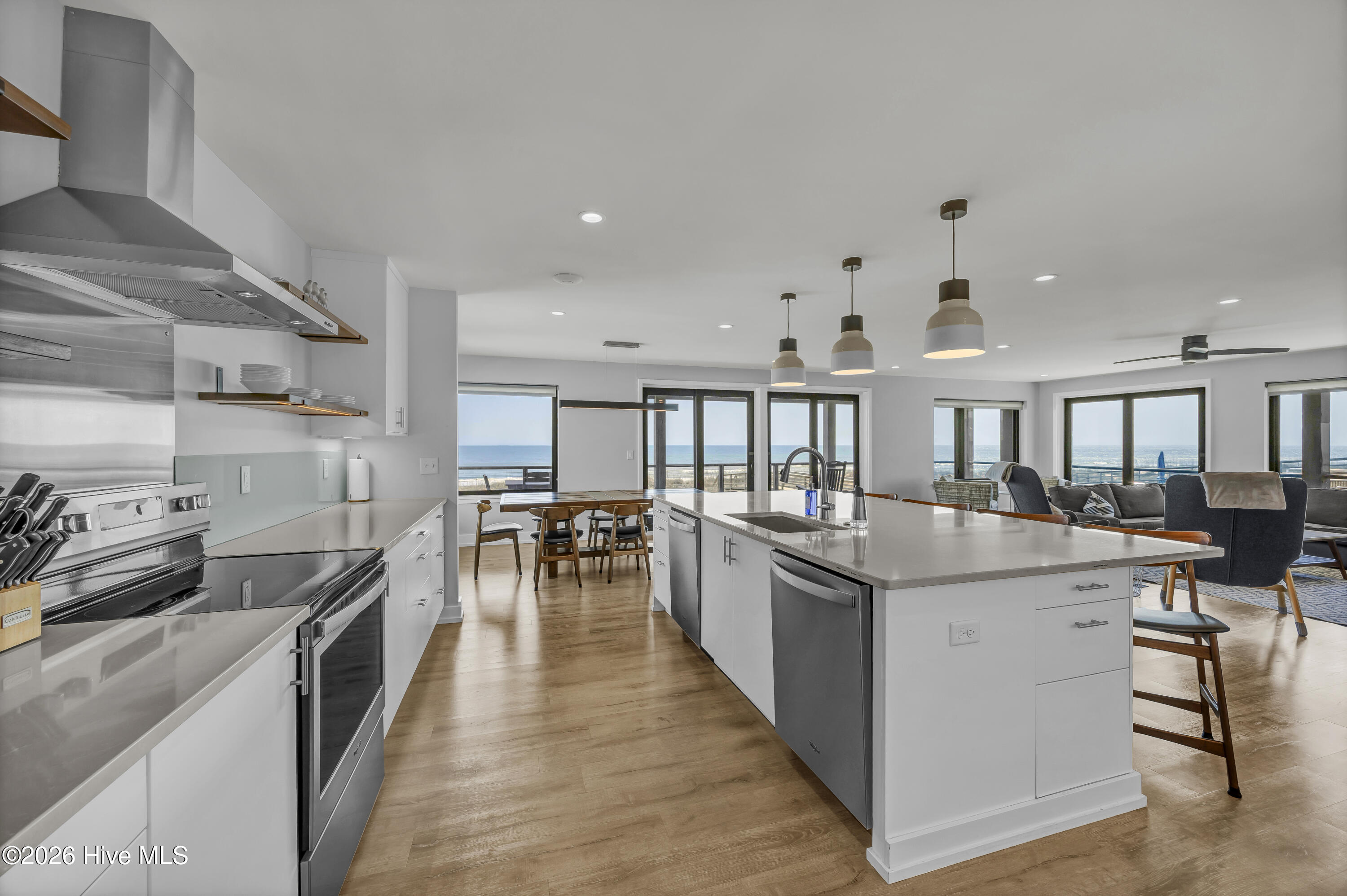 100565280 | Photo 52