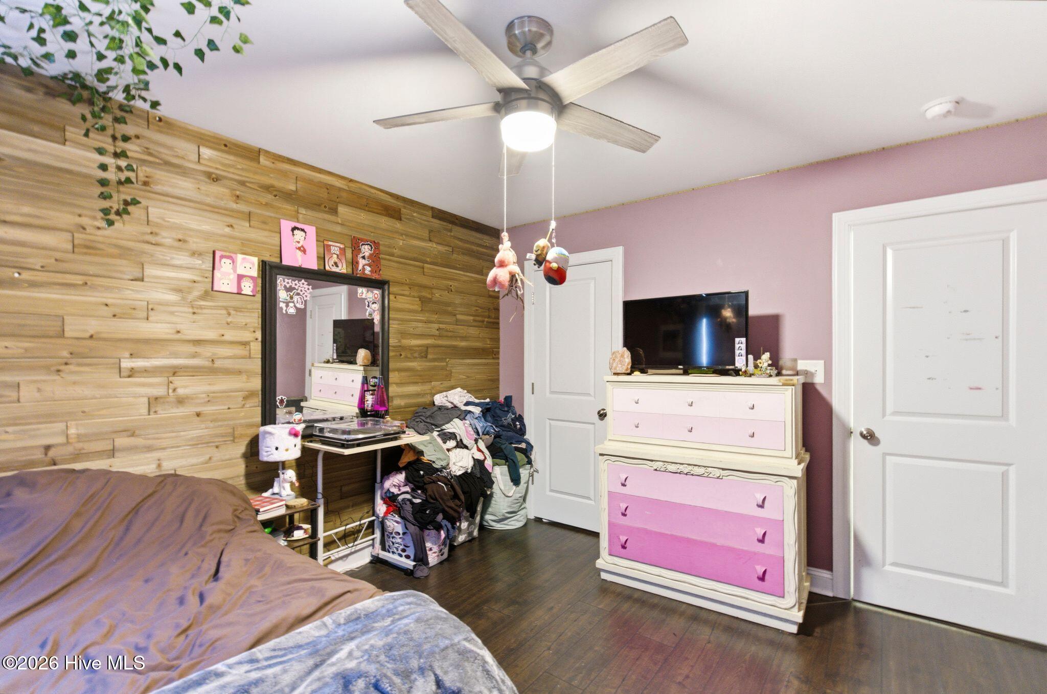 100568404 | Photo 41