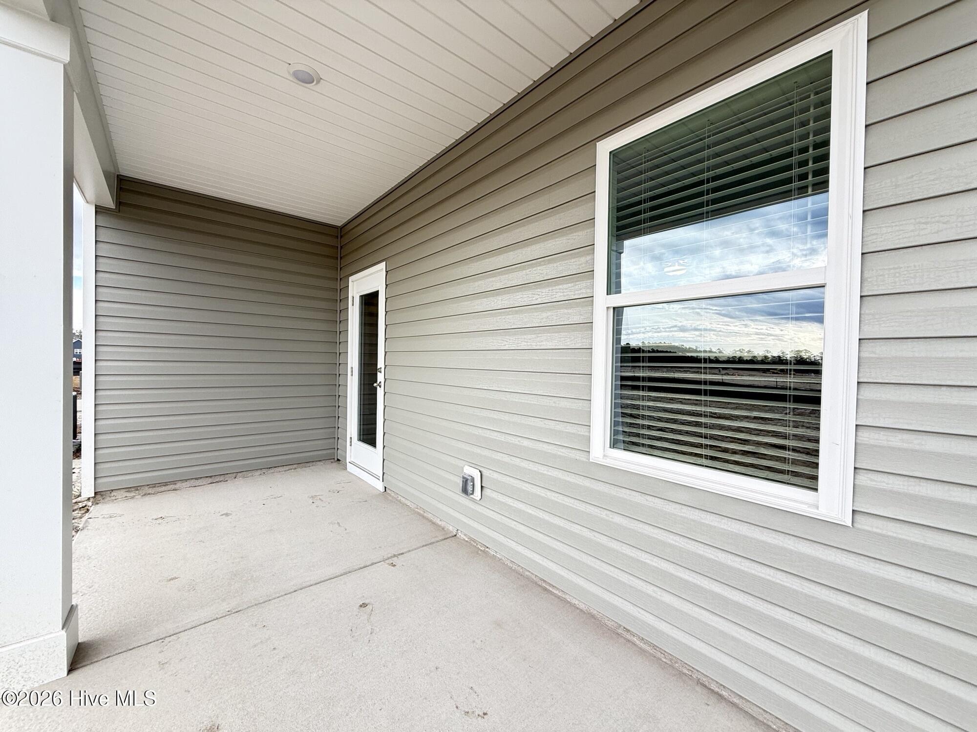 100525902 | Photo 33