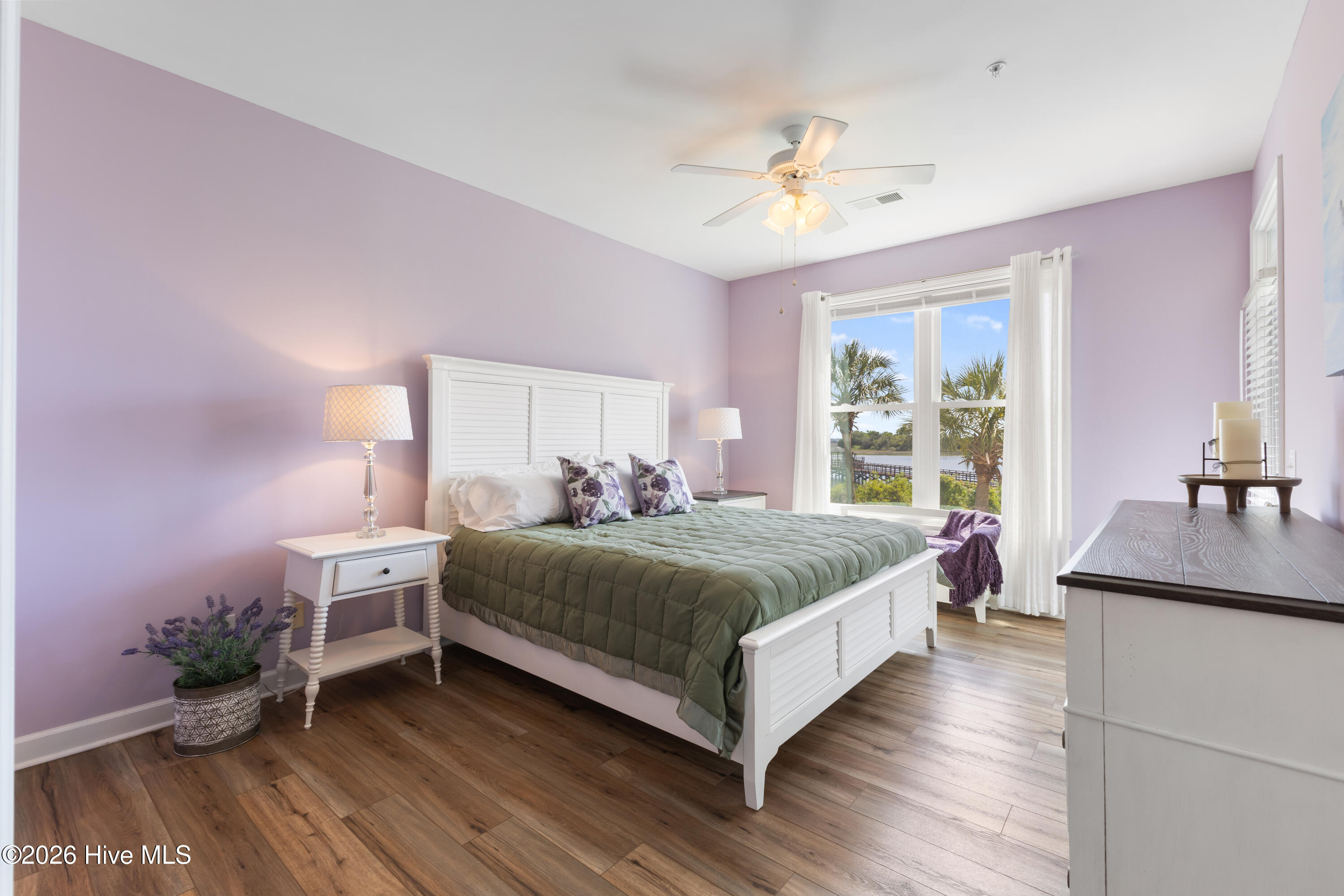 100570147 | Photo 16