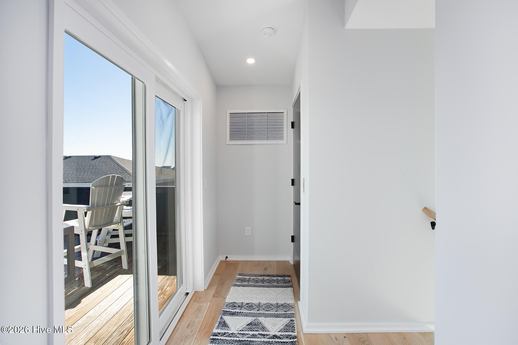 100560077 | Photo 37