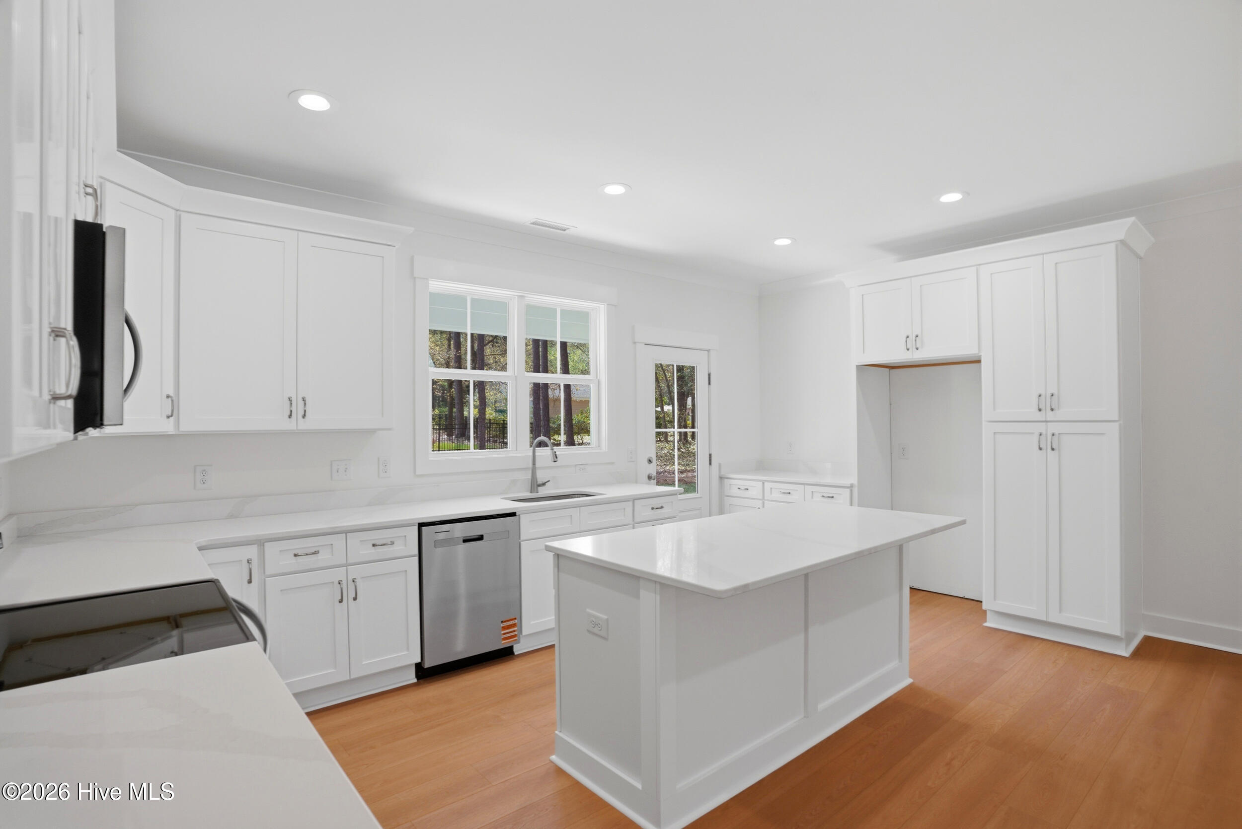 100556928 | Photo 20