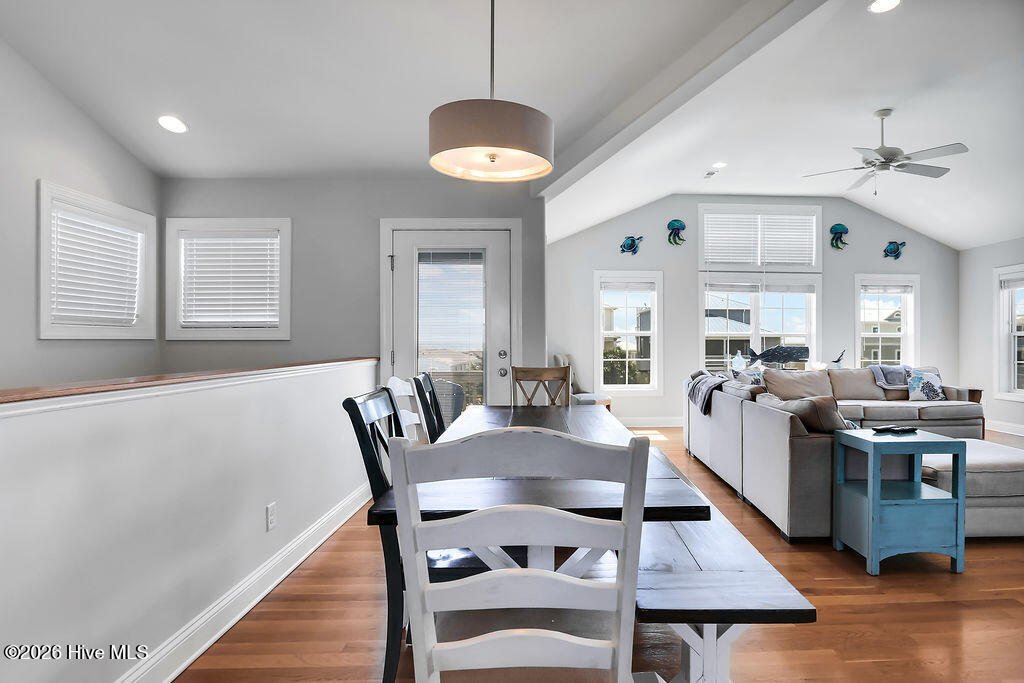 100565368 | Photo 15