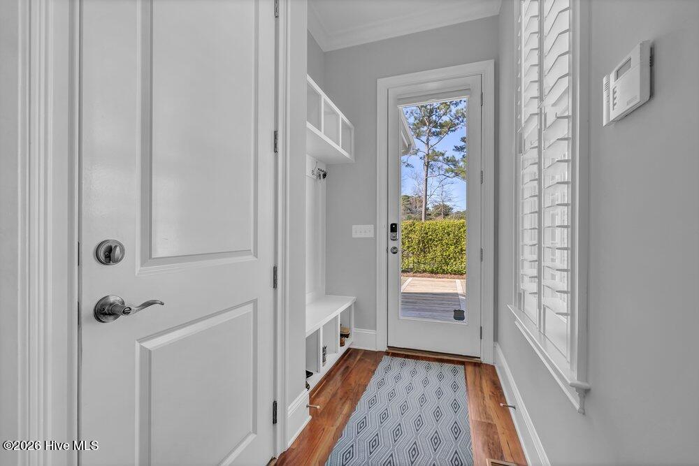 100563966 | Photo 46